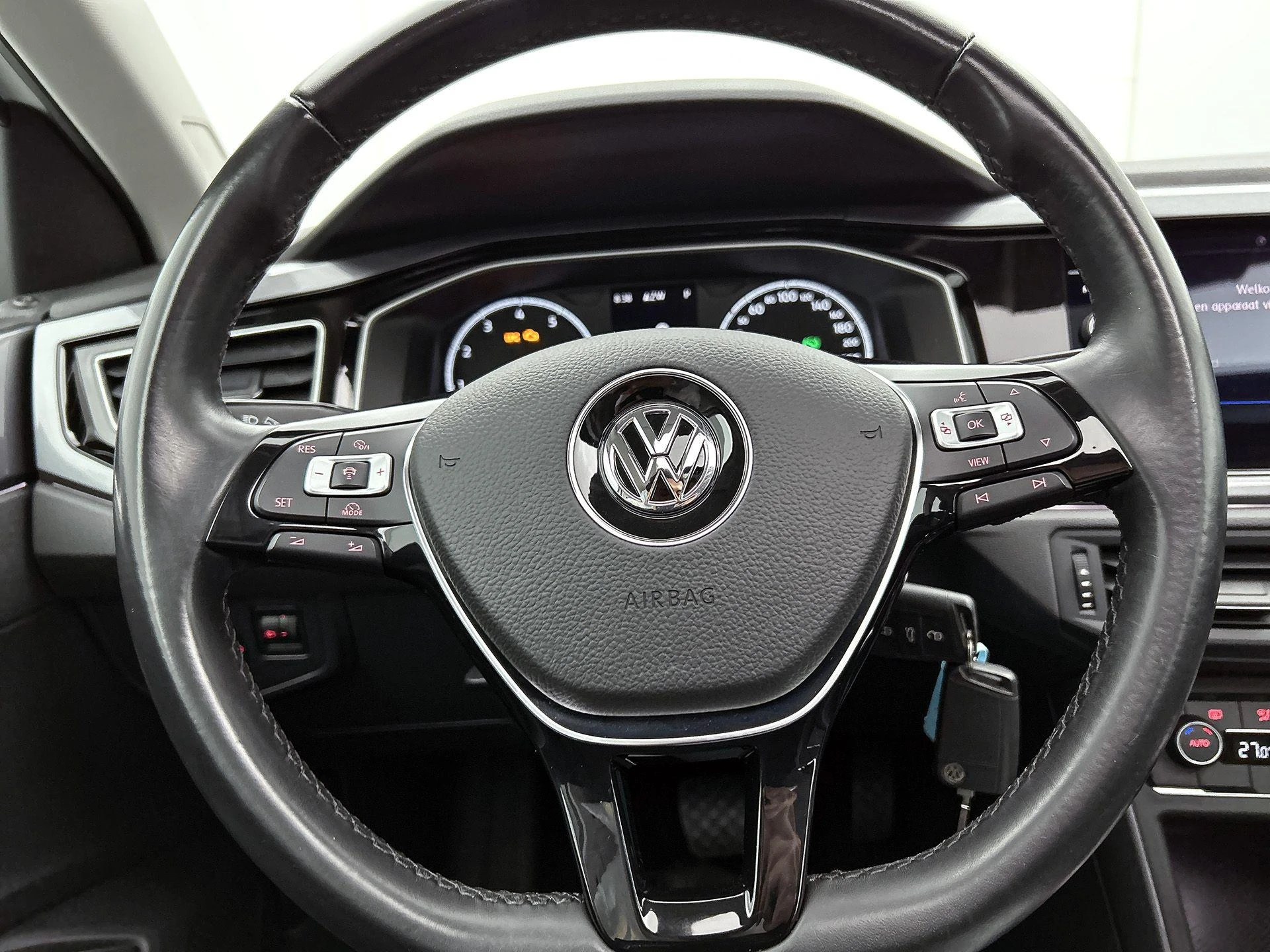 Volkswagen-Polo-image-29