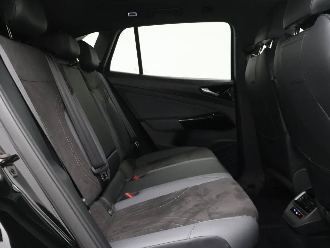 Volkswagen ID.4 Pro Performance Business Premium 77kWh 204pk *TREKHAAK*PANO*NAVI*APP CONNECT*BLTH*CRUISE*PDC*...
