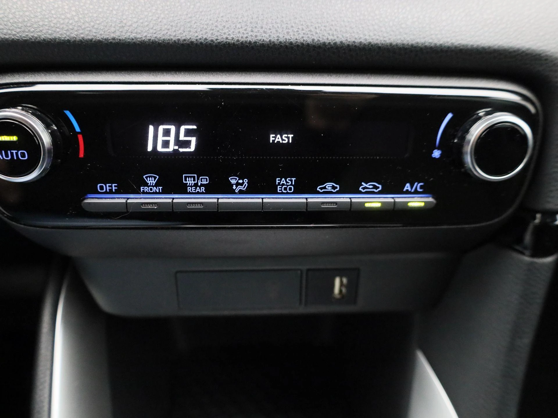 Toyota-Yaris-image-18