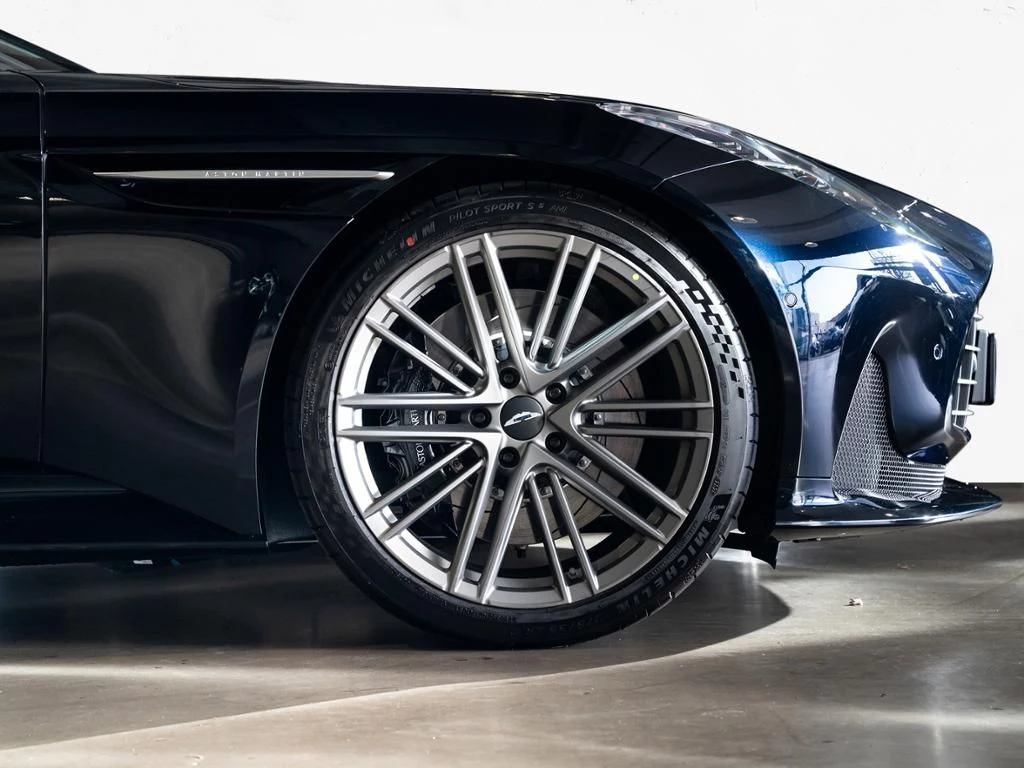 Aston Martin DB12 Volante Aston Martin Hamburg