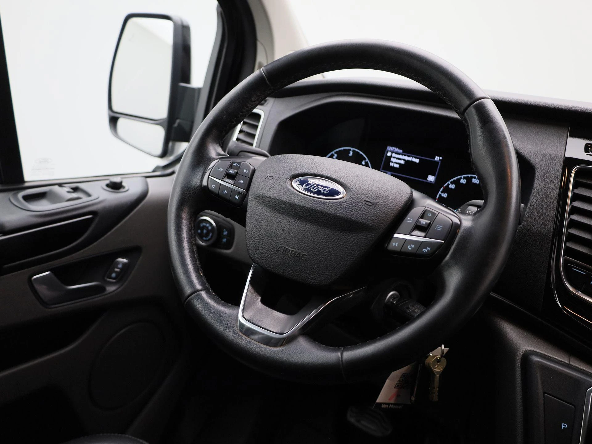 Ford-Transit Custom-image-8