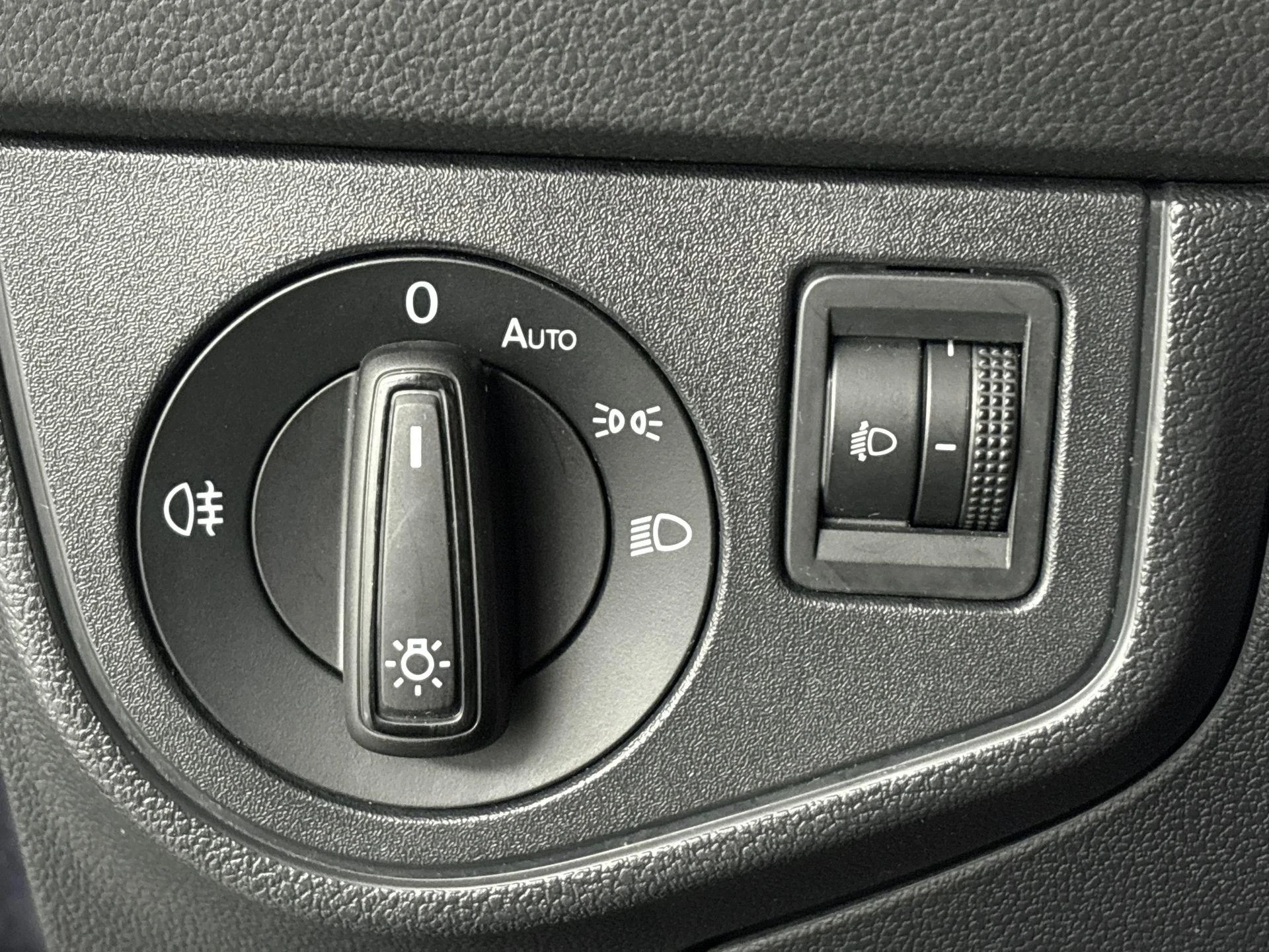 Volkswagen-Polo-image-18