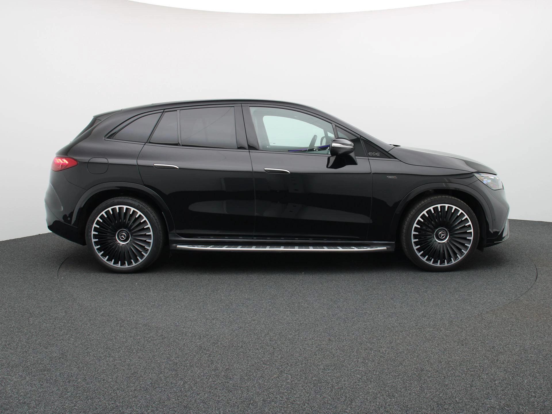 Mercedes-Benz-EQE-image-7