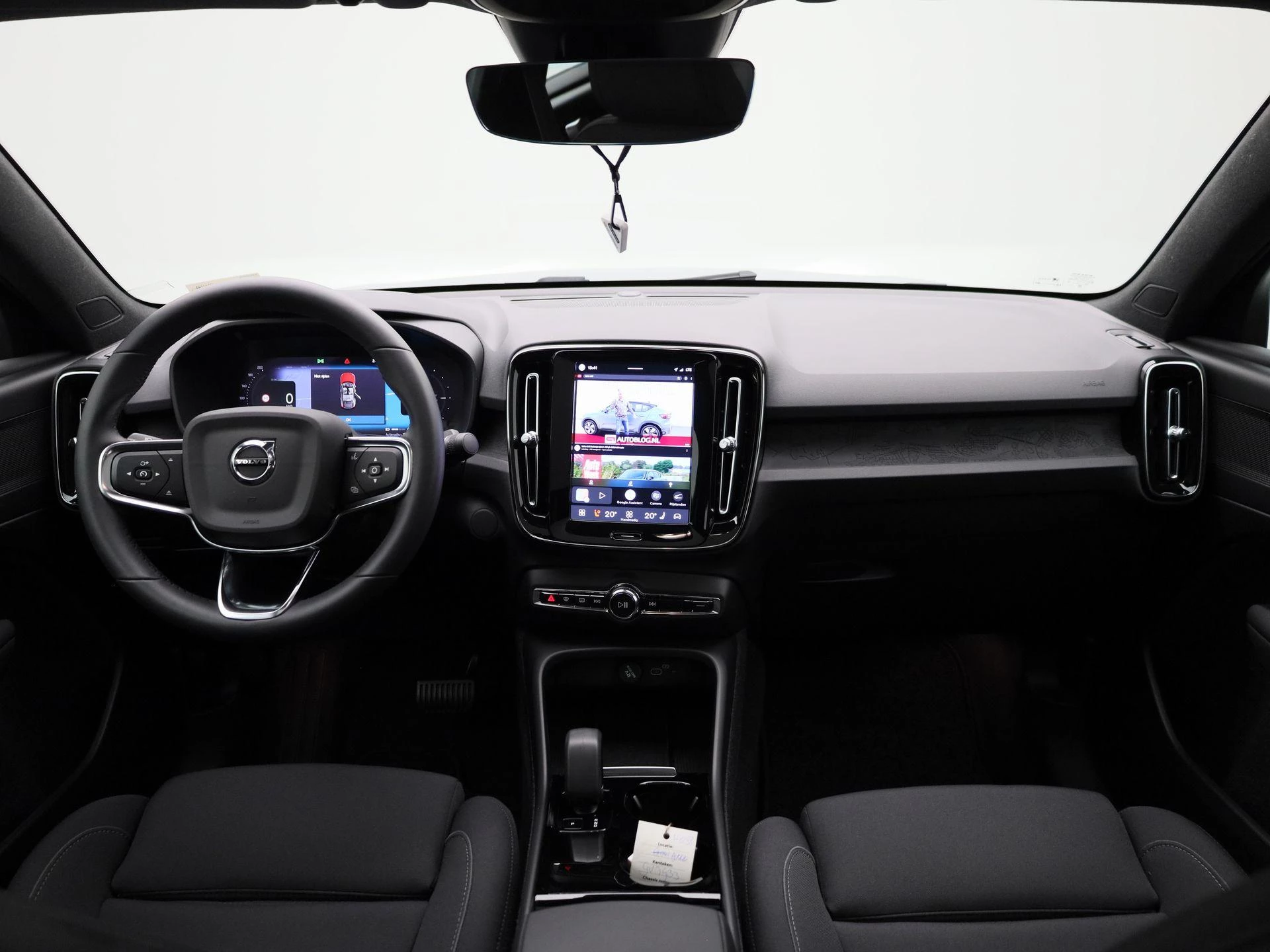 Volvo-C40-image-35