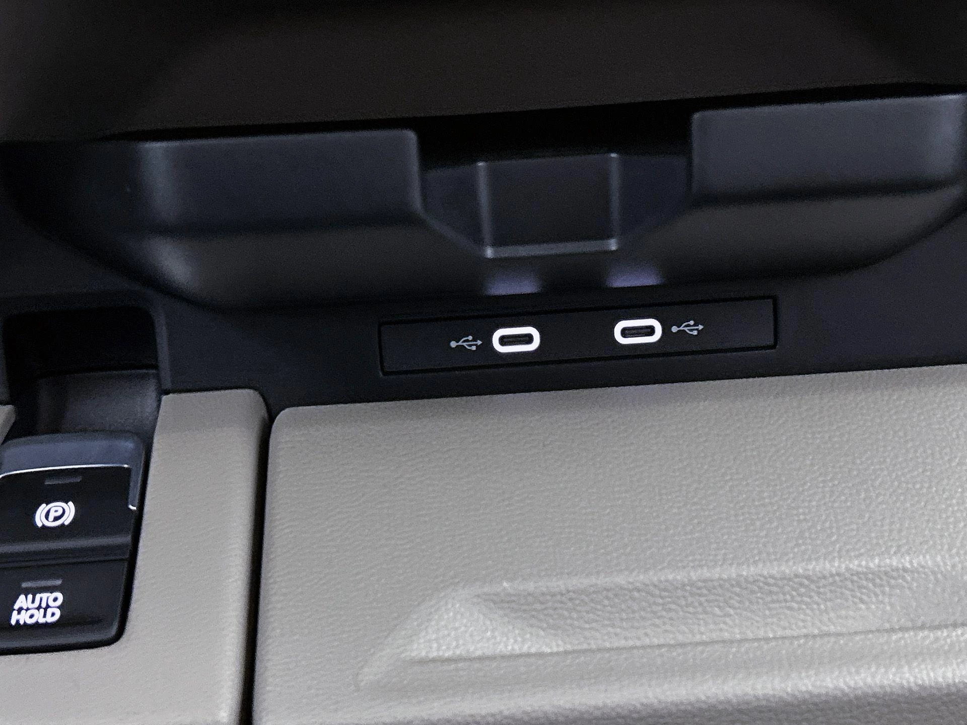 Volkswagen-Multivan-image-33