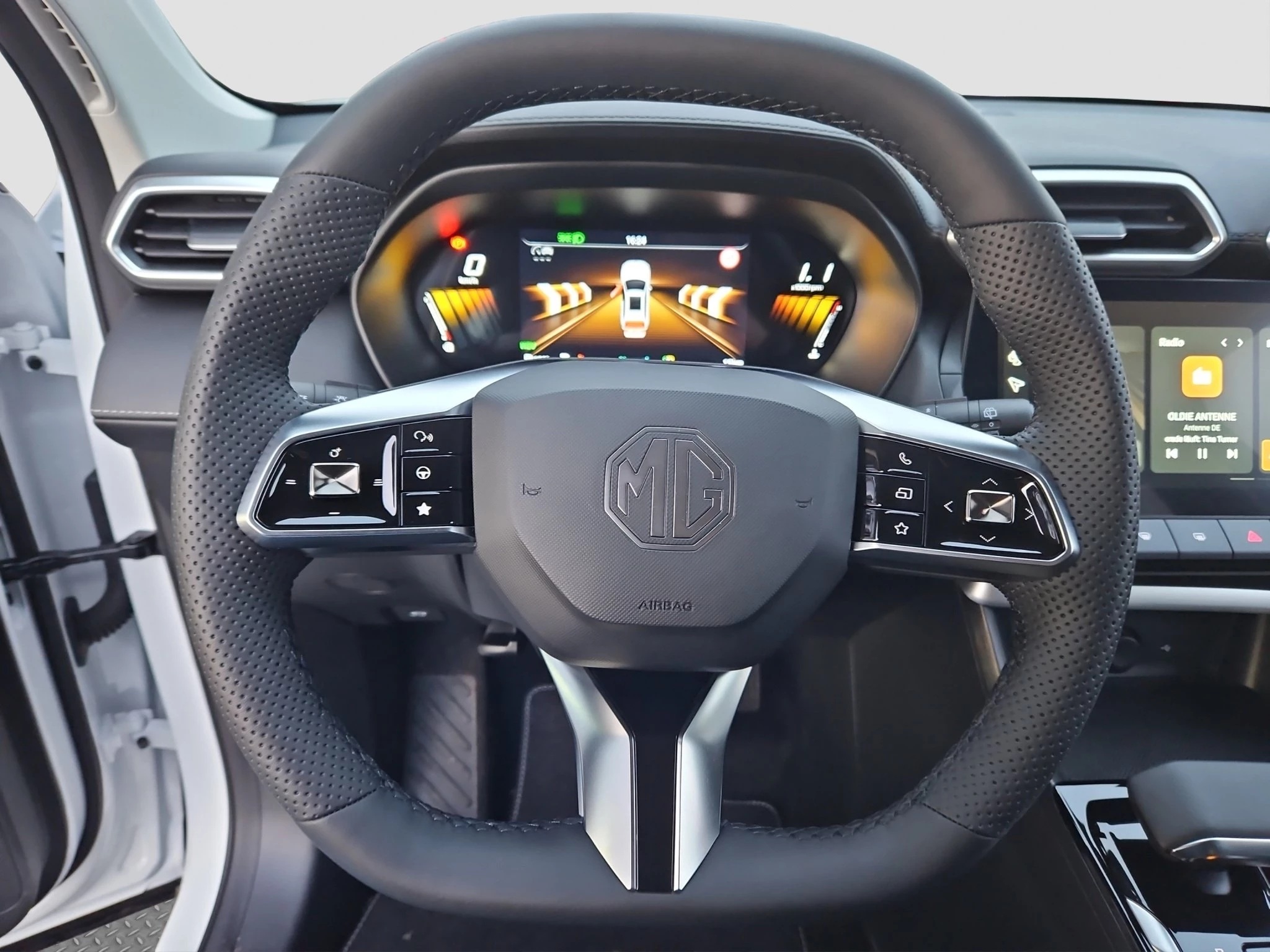MG ZS Luxury 1.5 Hybrid+ Autom LED ACC GJR RFK SHZ