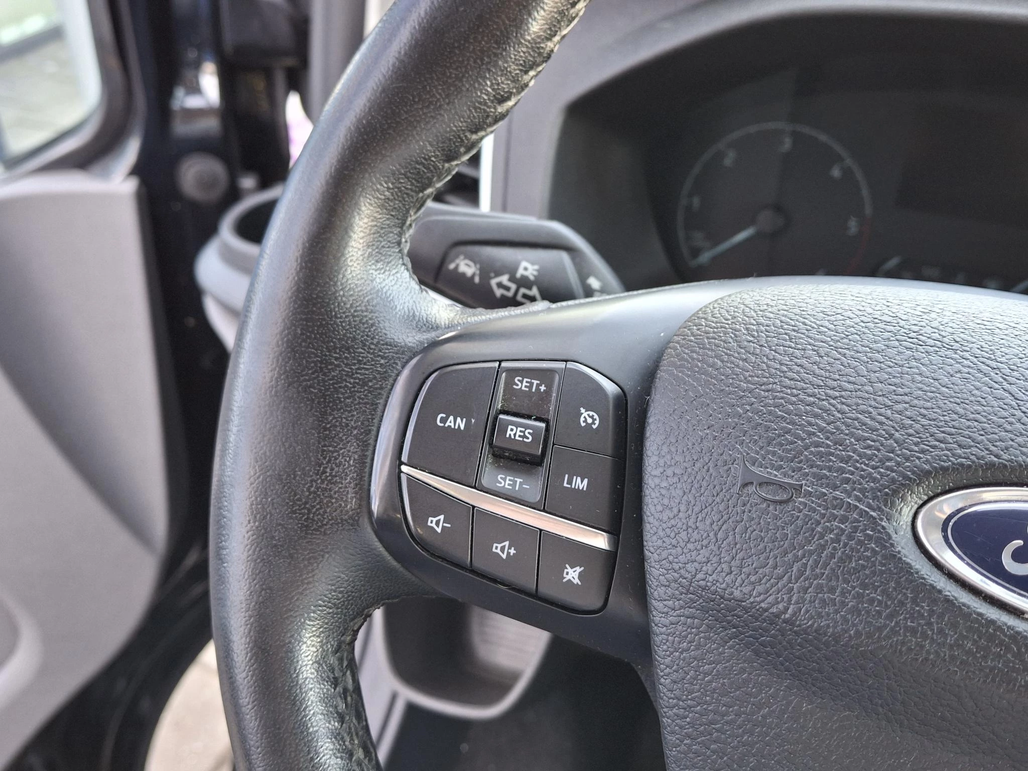 Ford-Transit Custom-image-13