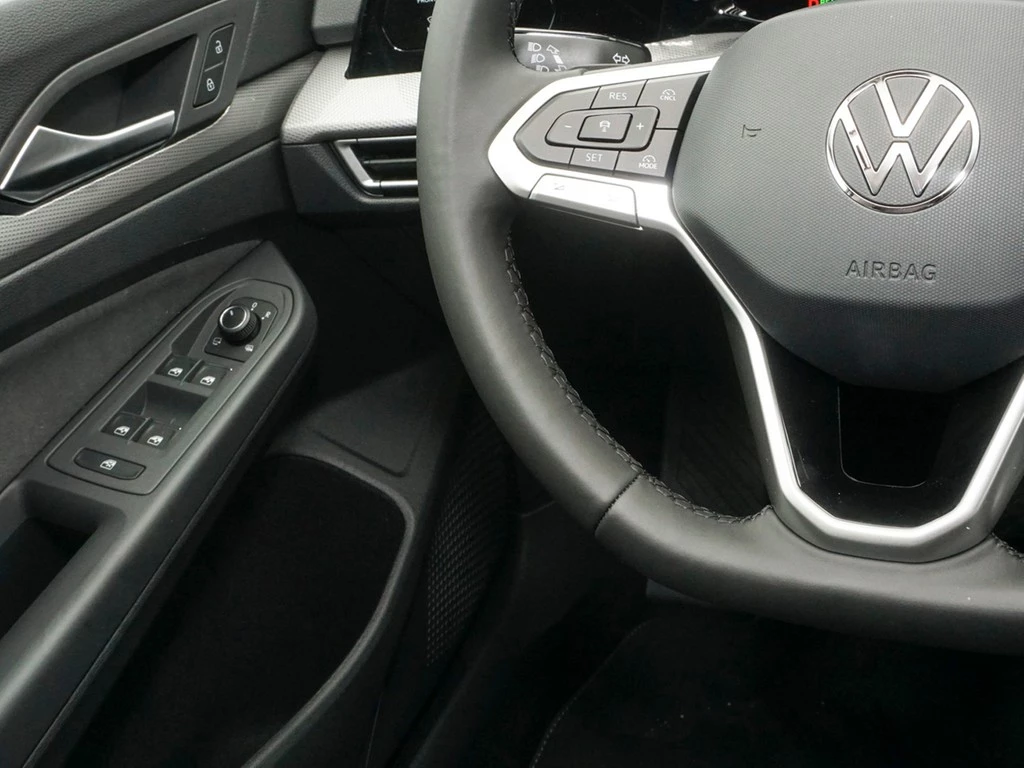 Volkswagen Golf VIII 1.5 eTSI DSG Style Business Premium