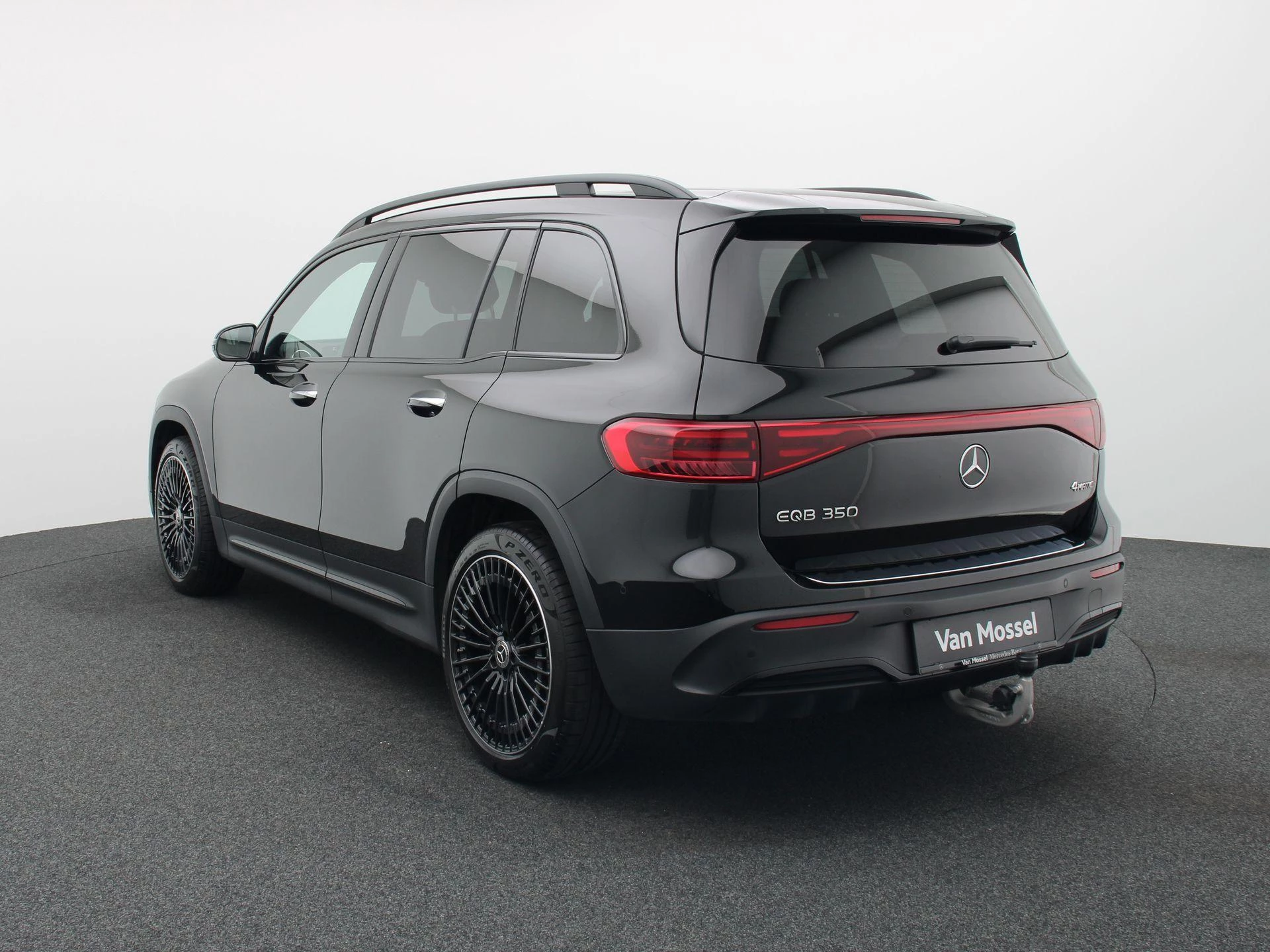 Mercedes-Benz EQB 350 4MATIC AMG Line + LEDER + PANO + BURMESTER + TREKHAAK + HEAD UP +