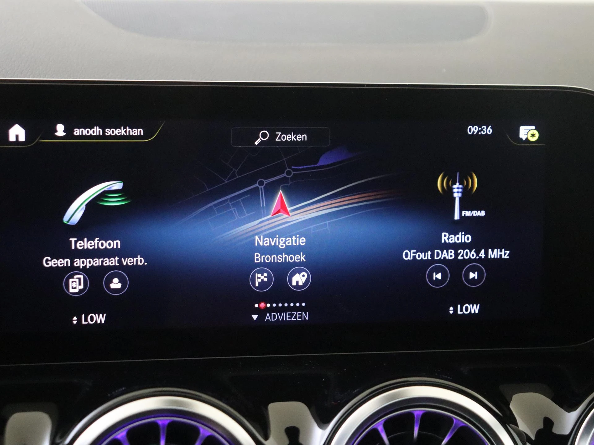 Mercedes-Benz-GLA-image-15