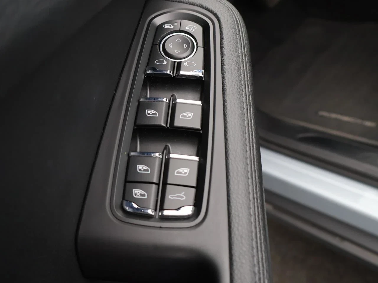 Porsche Macan 2.0 Turbo PDK *NAVI*APP CONNECT*LEDER*ALCANTARA*CAMERA*BLTH*CRUISE*...