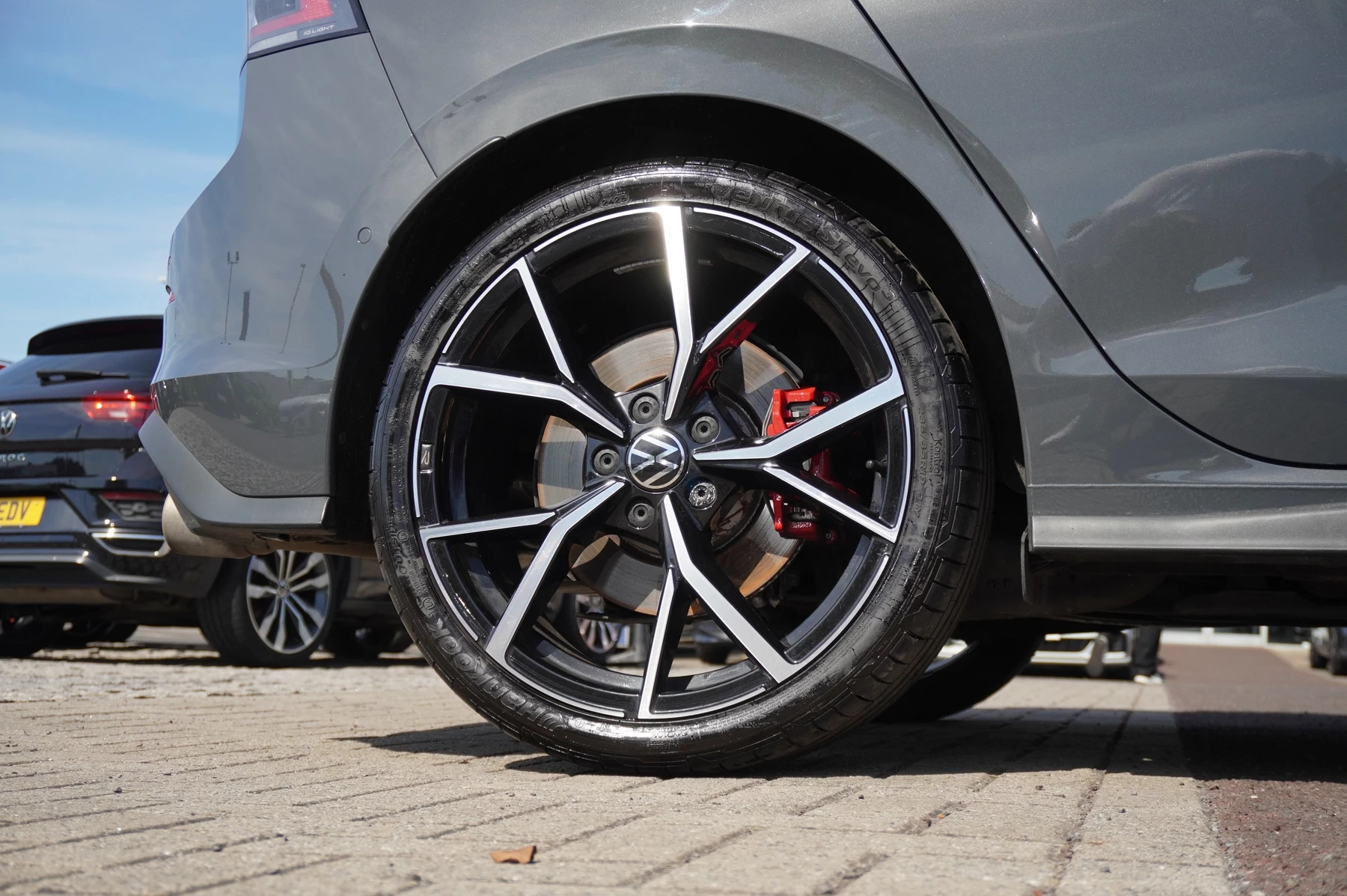 Volkswagen-Golf-image-19