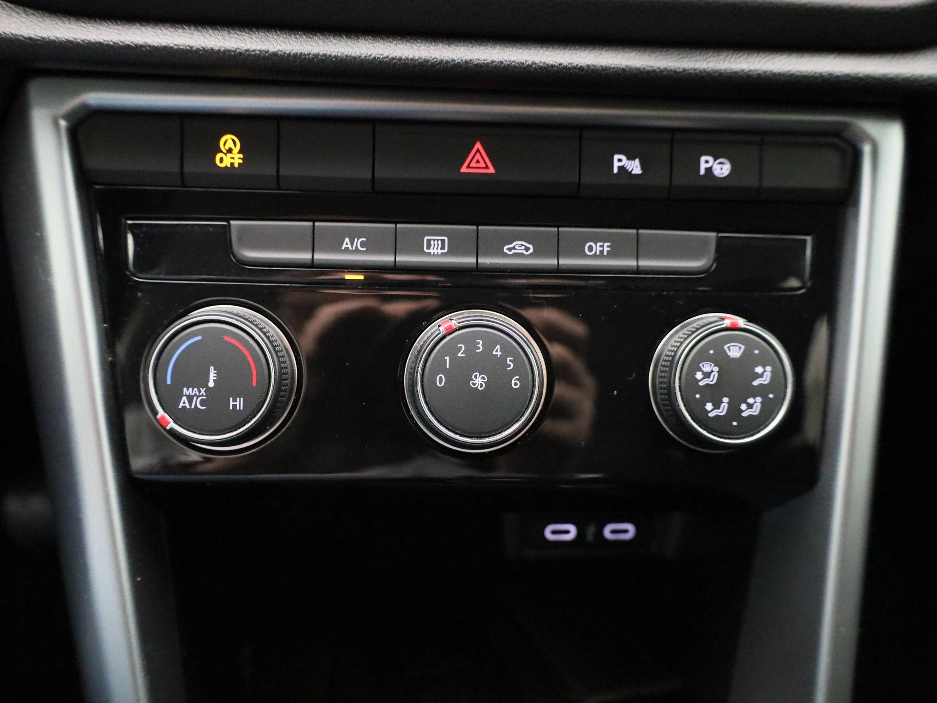 Volkswagen-T-Roc-image-23