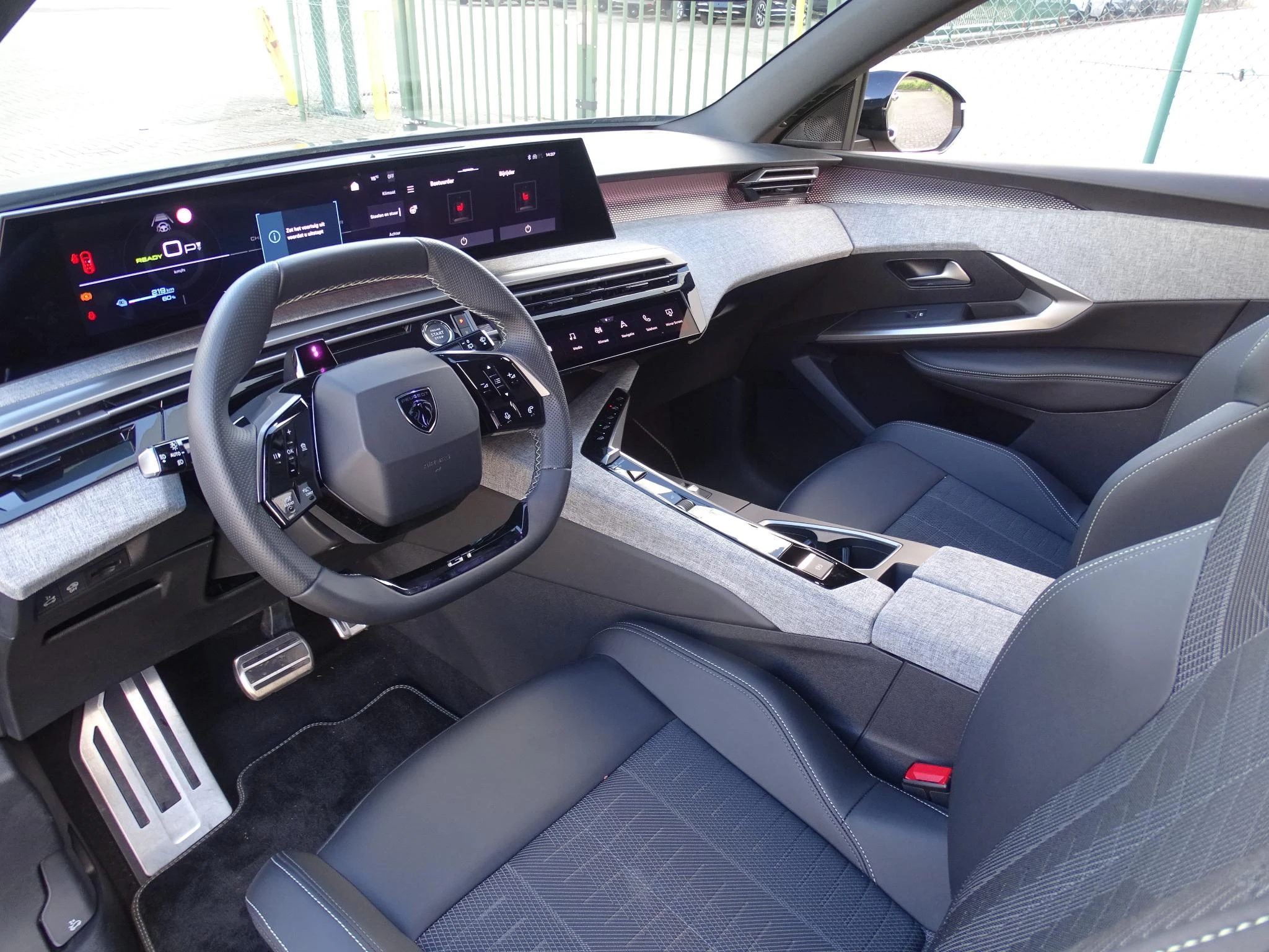 Peugeot-e-5008-image-11