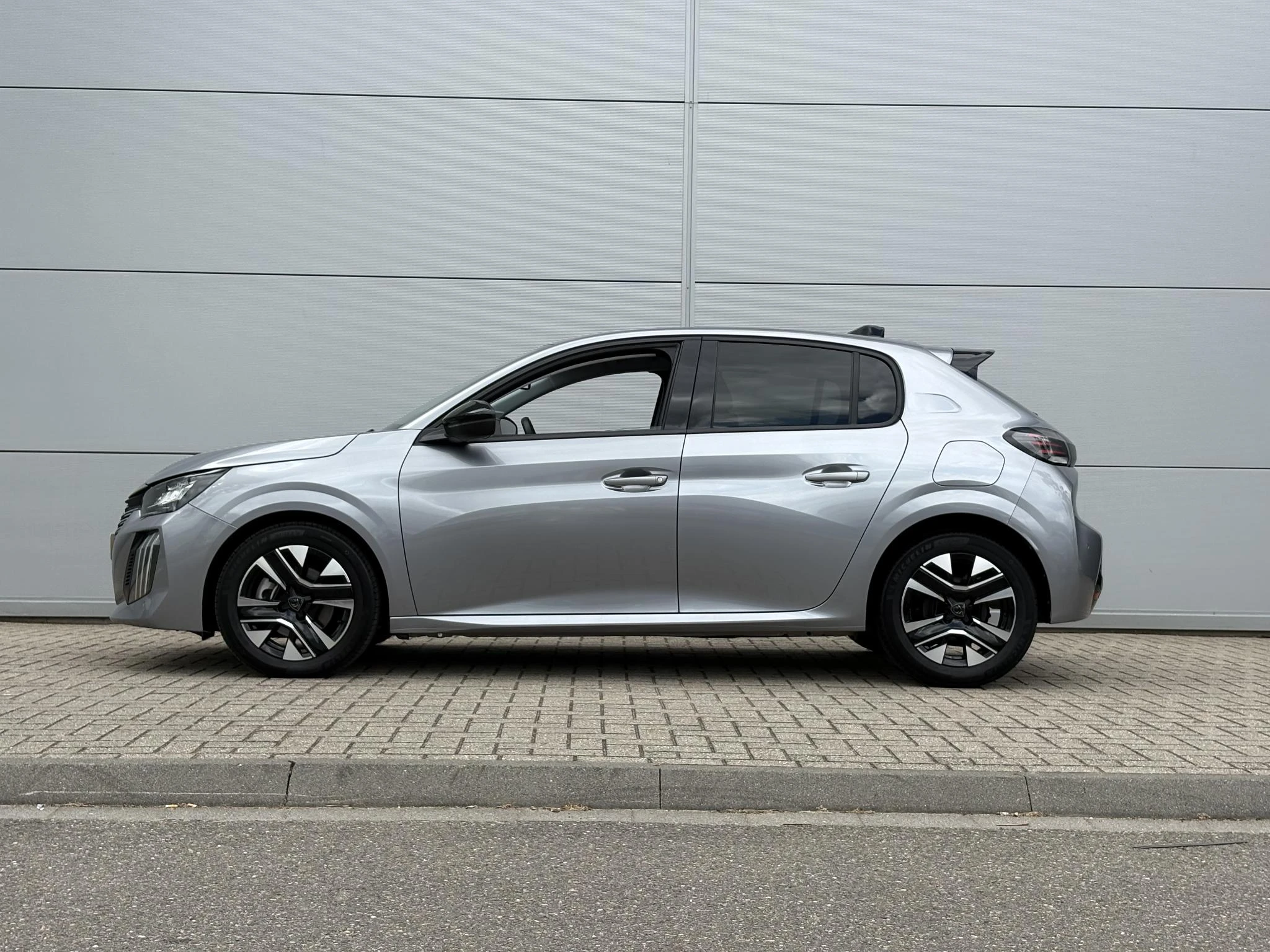 Peugeot-208-image-2
