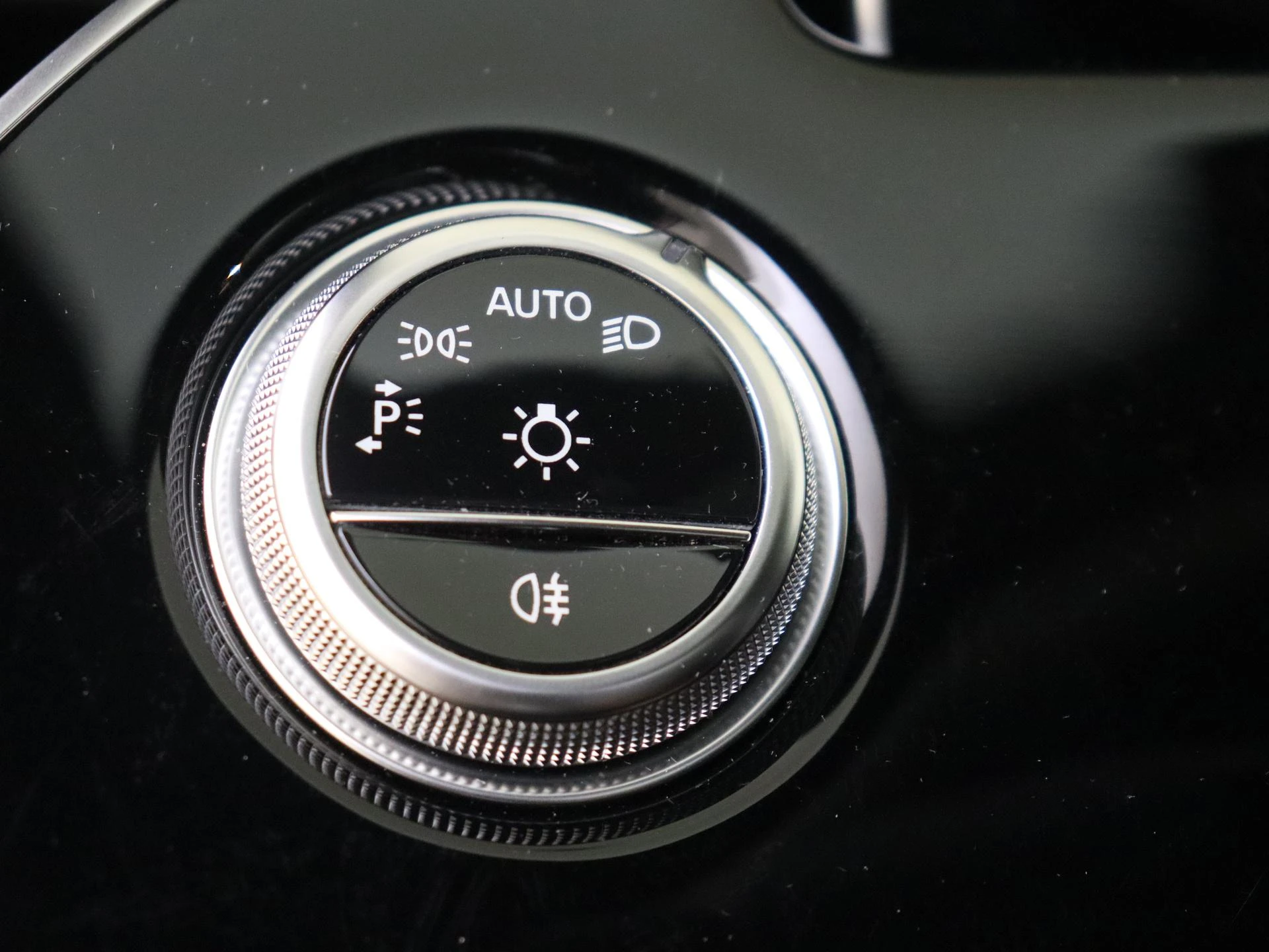 Mercedes-Benz-E-Klasse-image-23