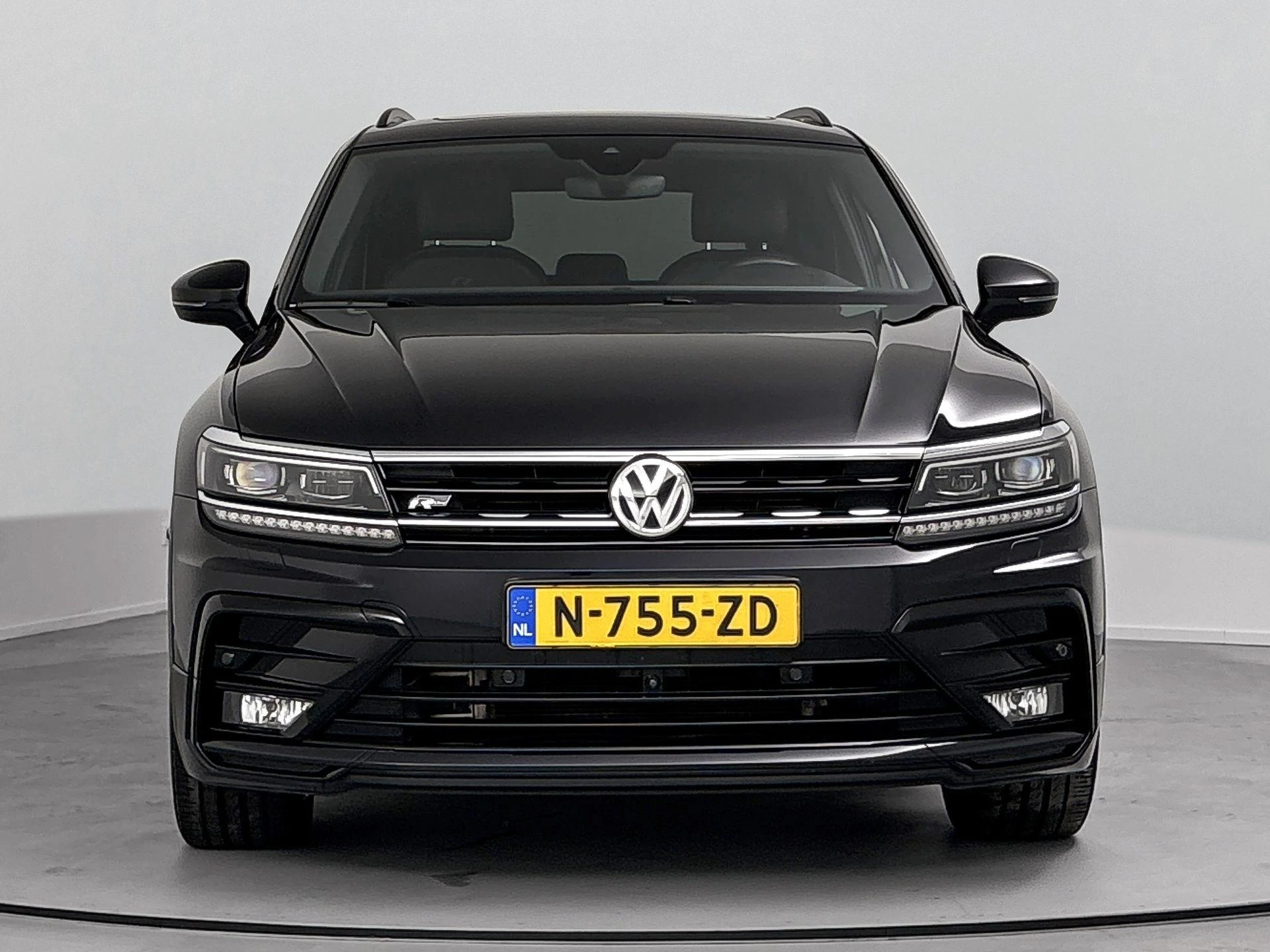 Volkswagen-Tiguan-image-4