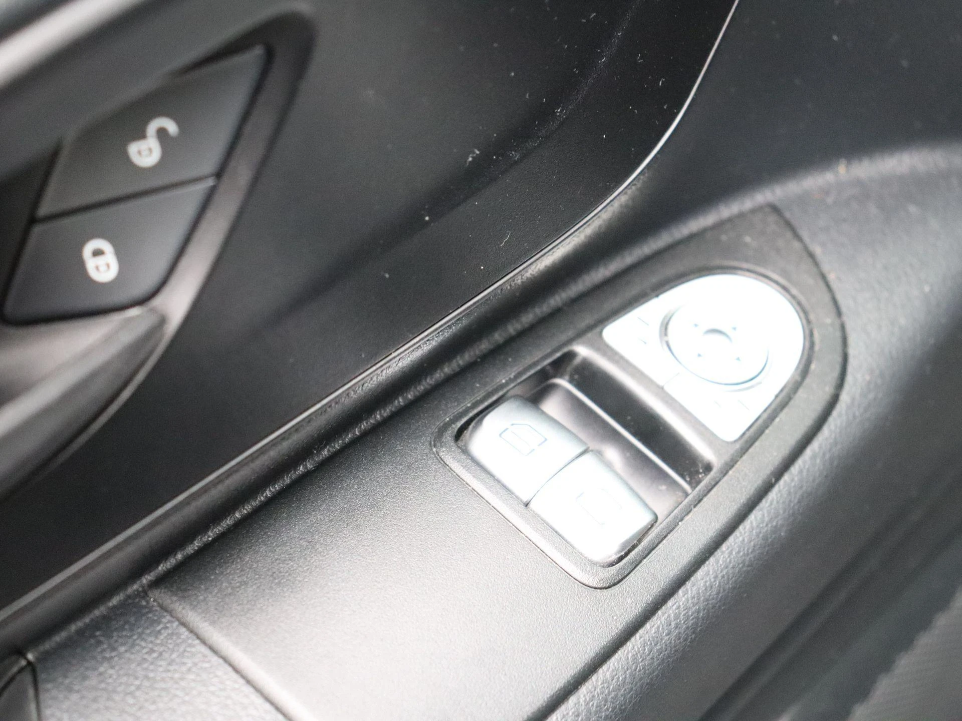 Mercedes-Benz-Vito-image-8