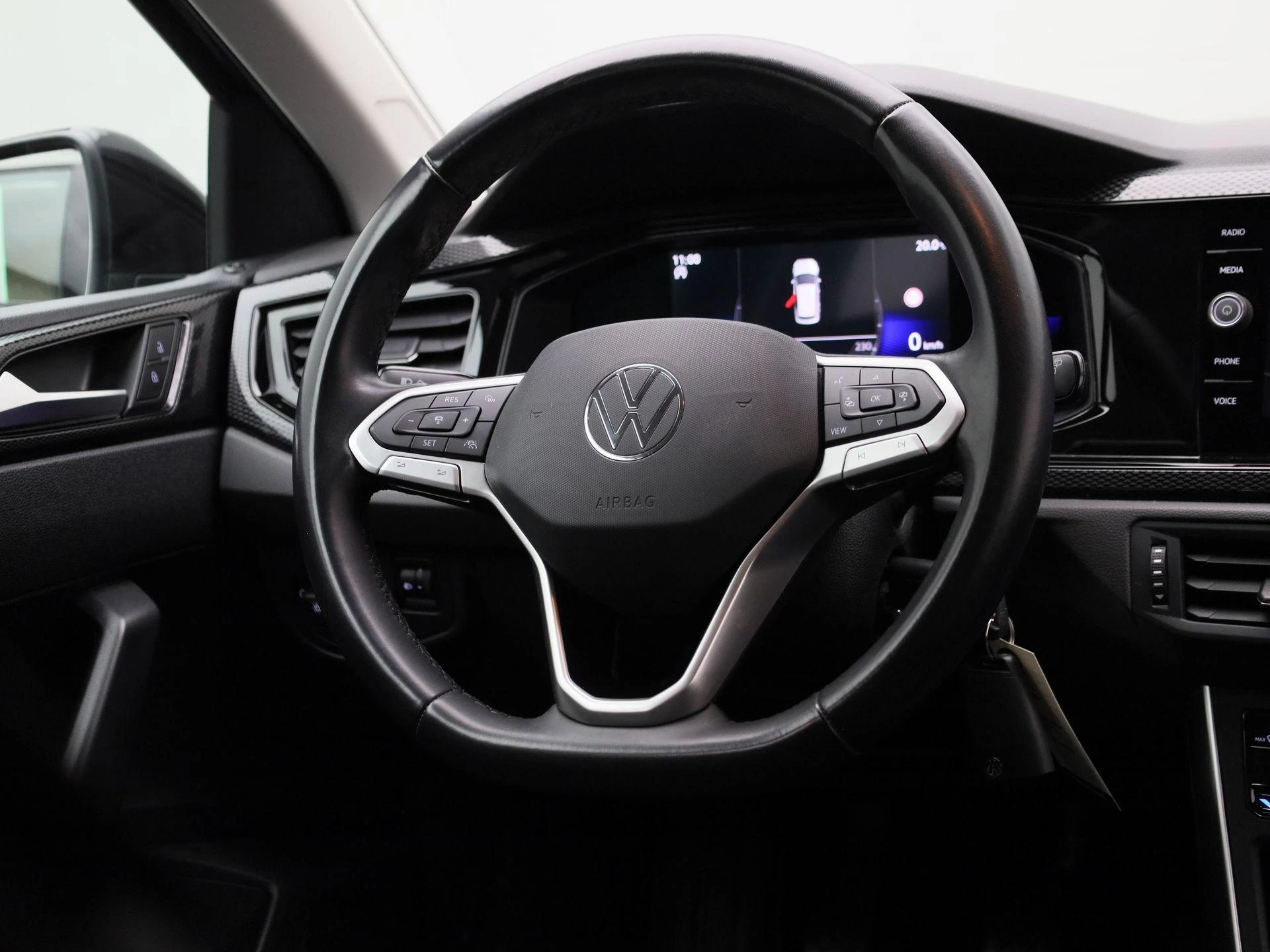 Volkswagen-Polo-image-8