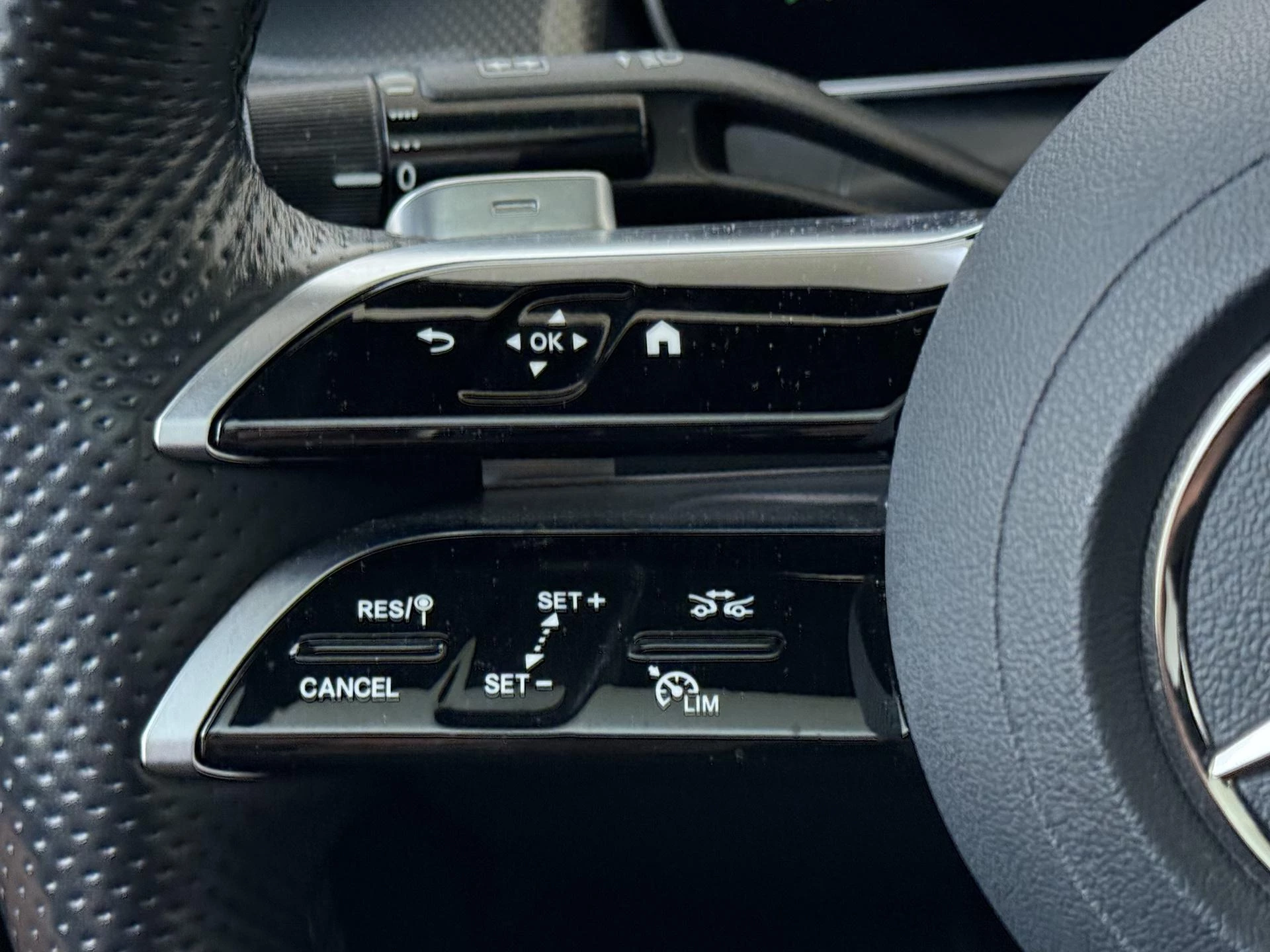 Mercedes-Benz-GLC-image-12