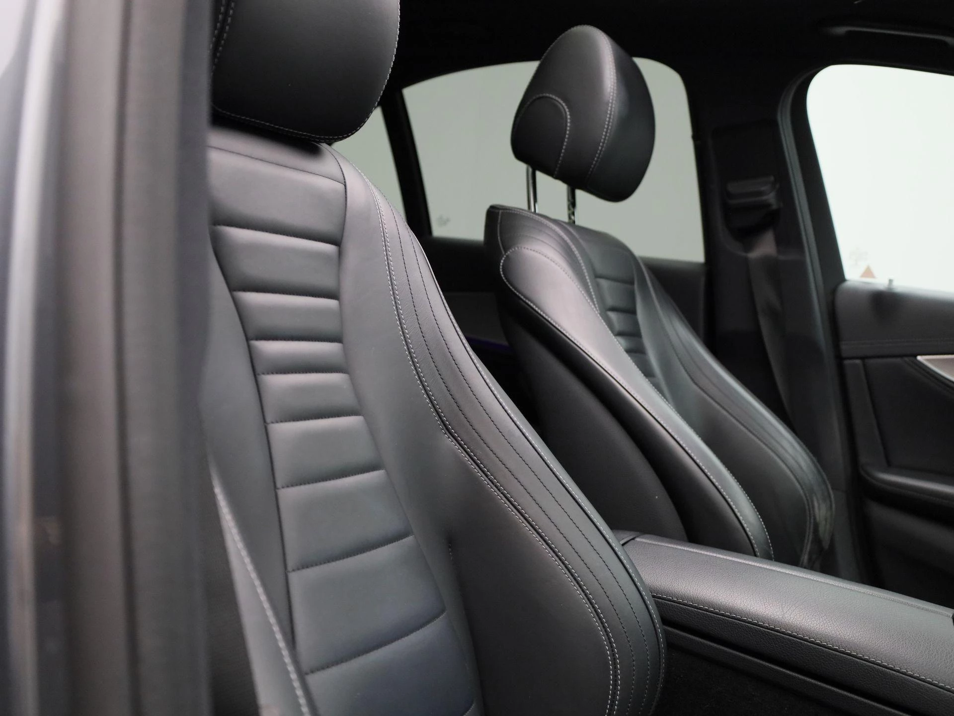 Mercedes-Benz-E-Klasse-image-37