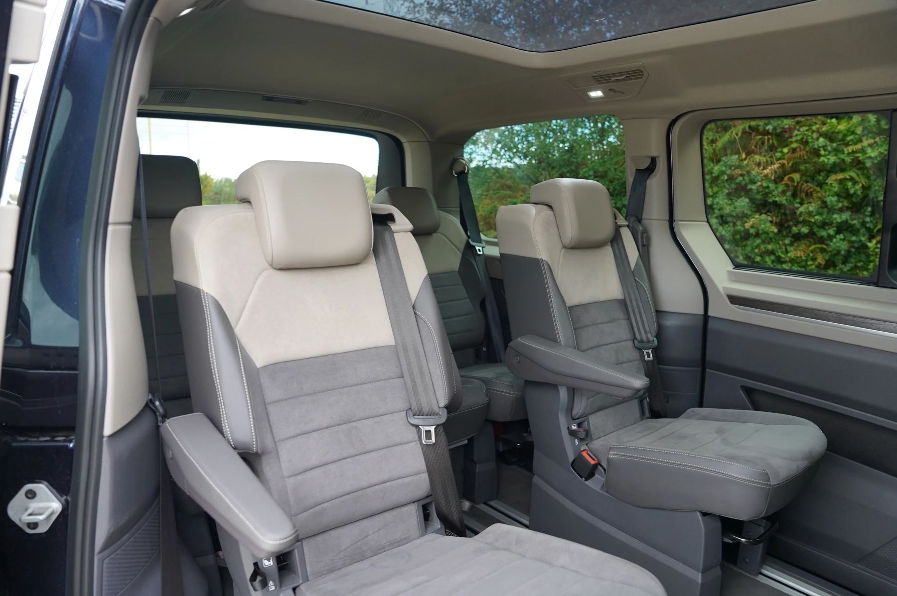 Volkswagen-Multivan-image-26