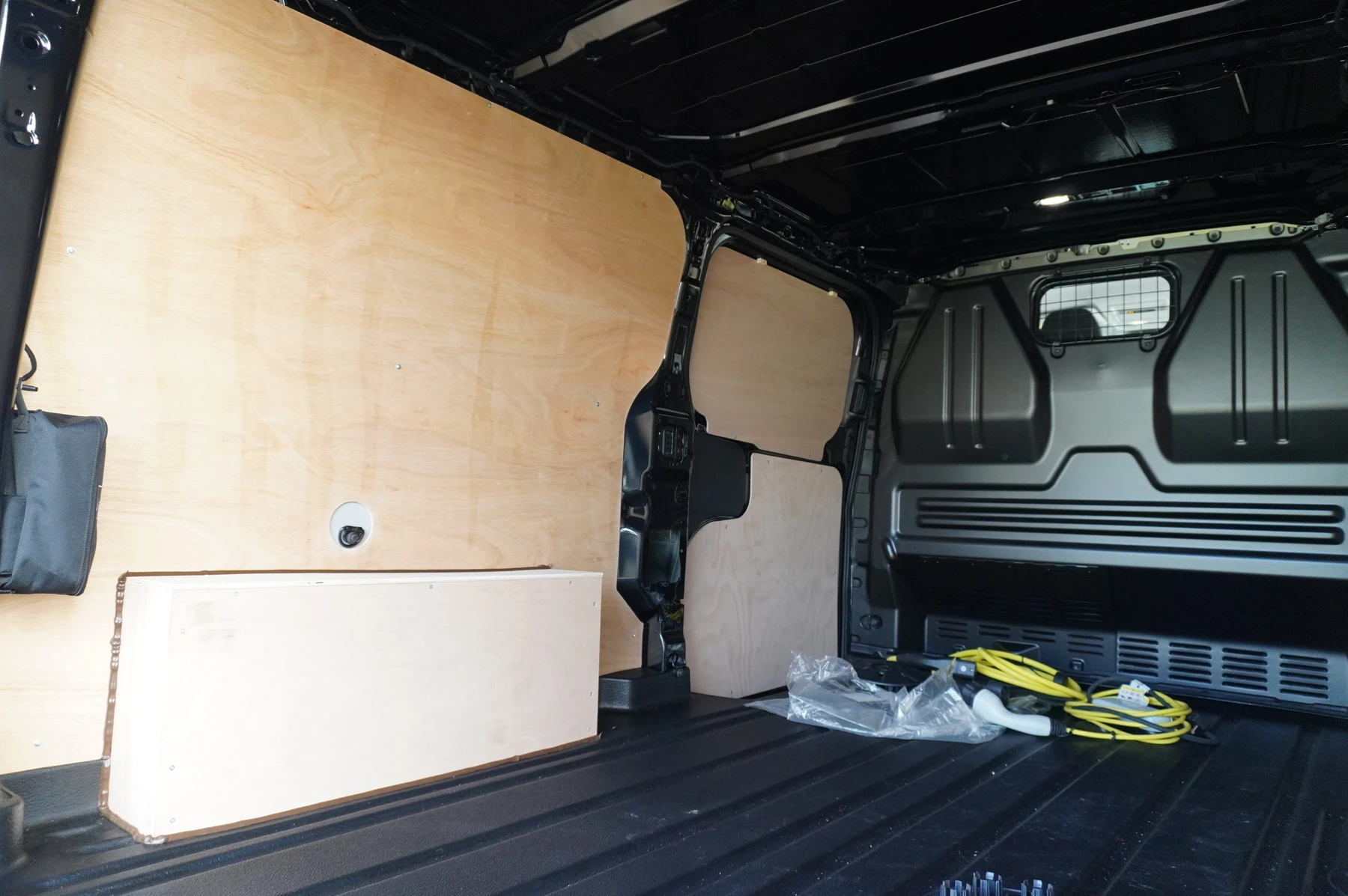 Volkswagen-Transporter-image-26
