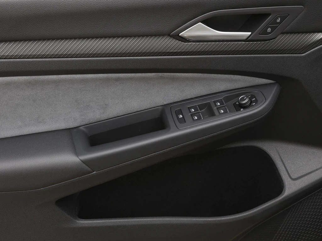 Volkswagen-Golf-image-13