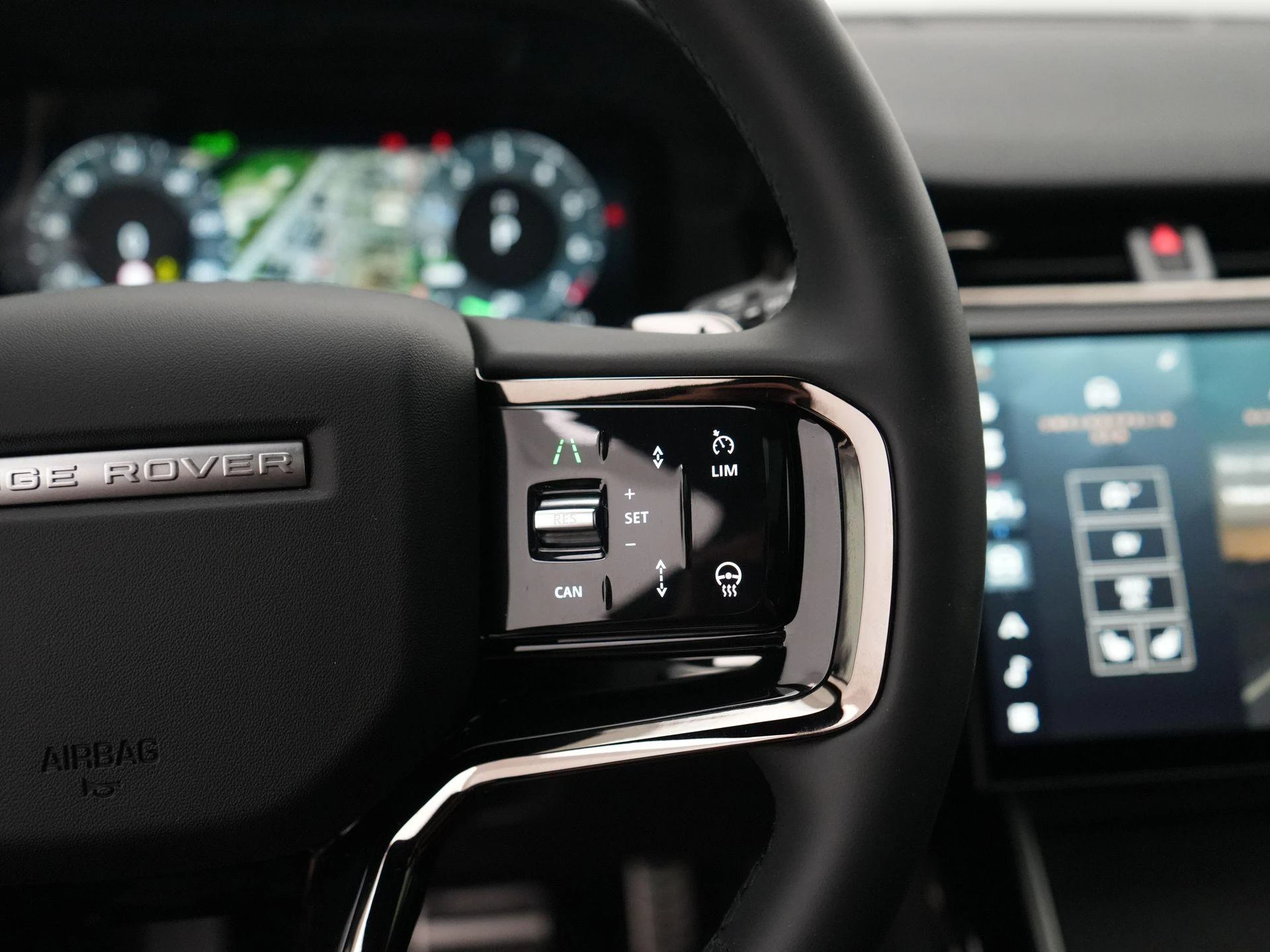 Land Rover-Range Rover Evoque-image-13