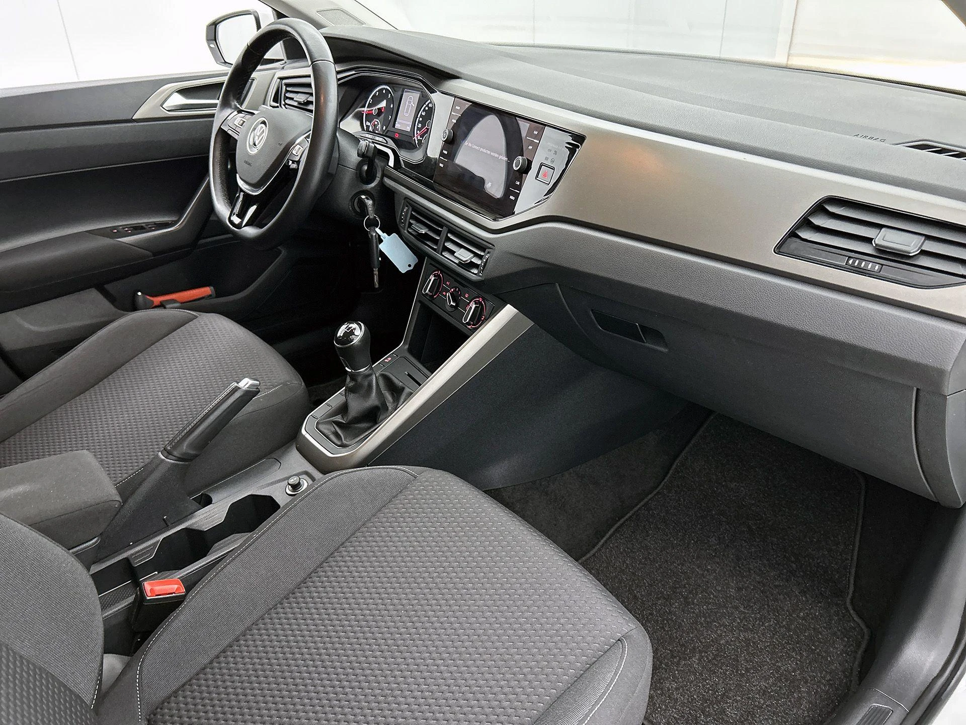 Volkswagen-Polo-image-17