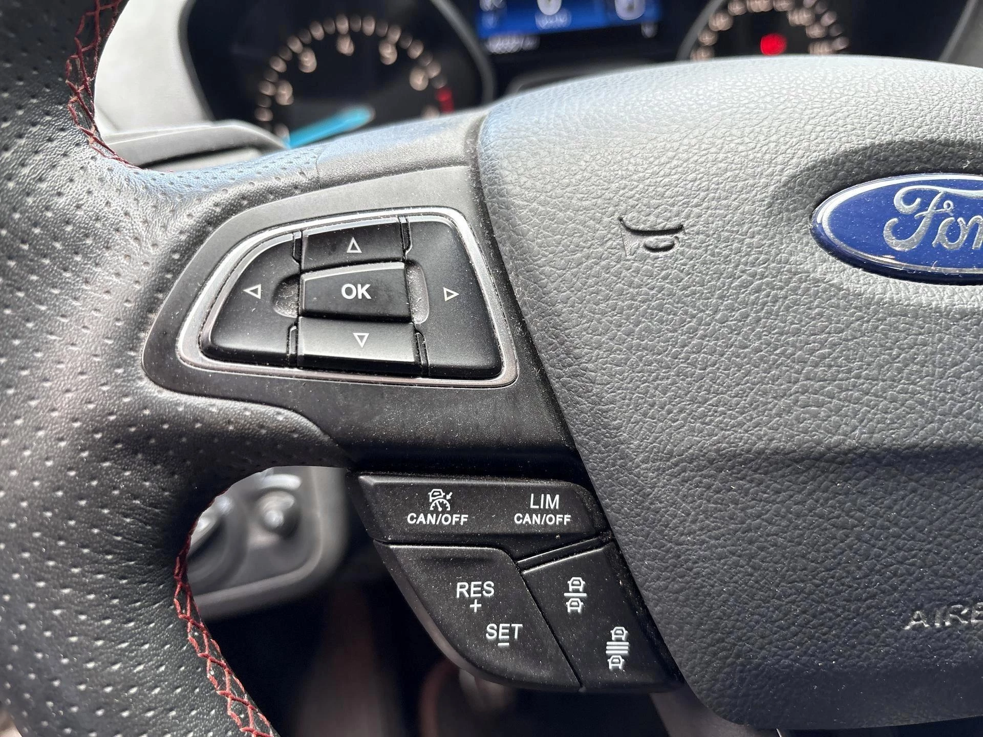 Ford Kuga ST Line - Winterpack - Navi