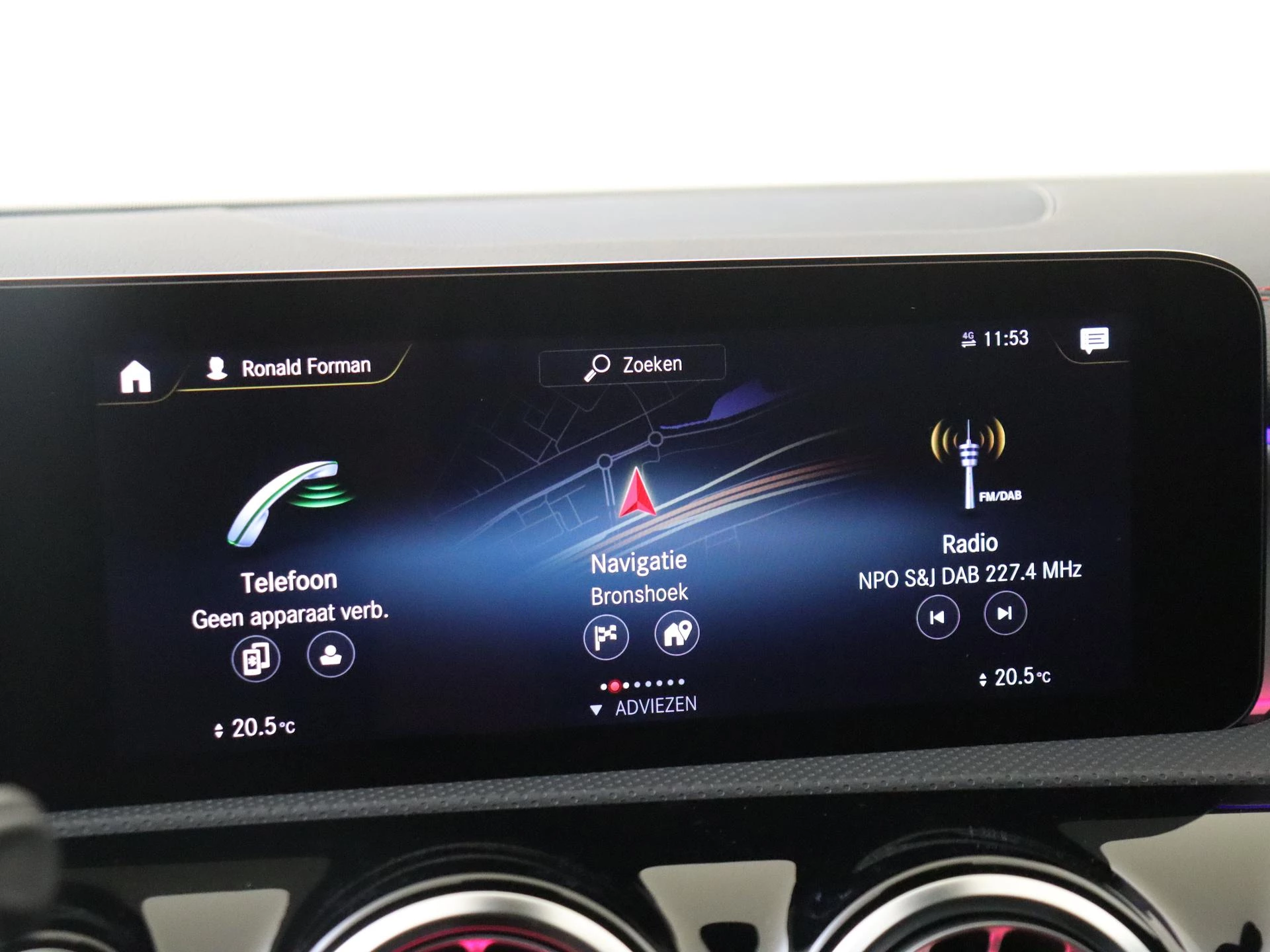 Mercedes-Benz-CLA-image-15