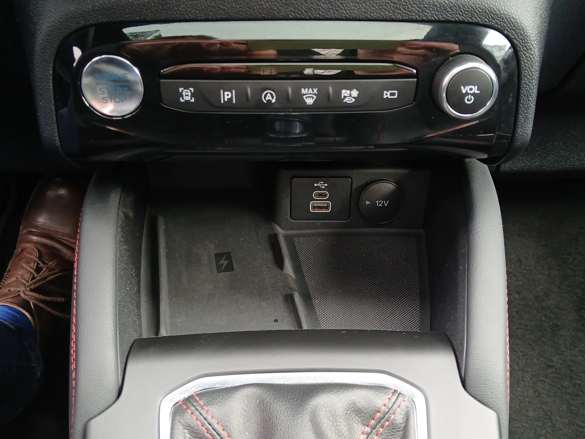 Ford Kuga ST-Line X*PANO*AHK*LED-MATRIX*360GRAD*ACC*NAVI*SOUND-SYS.