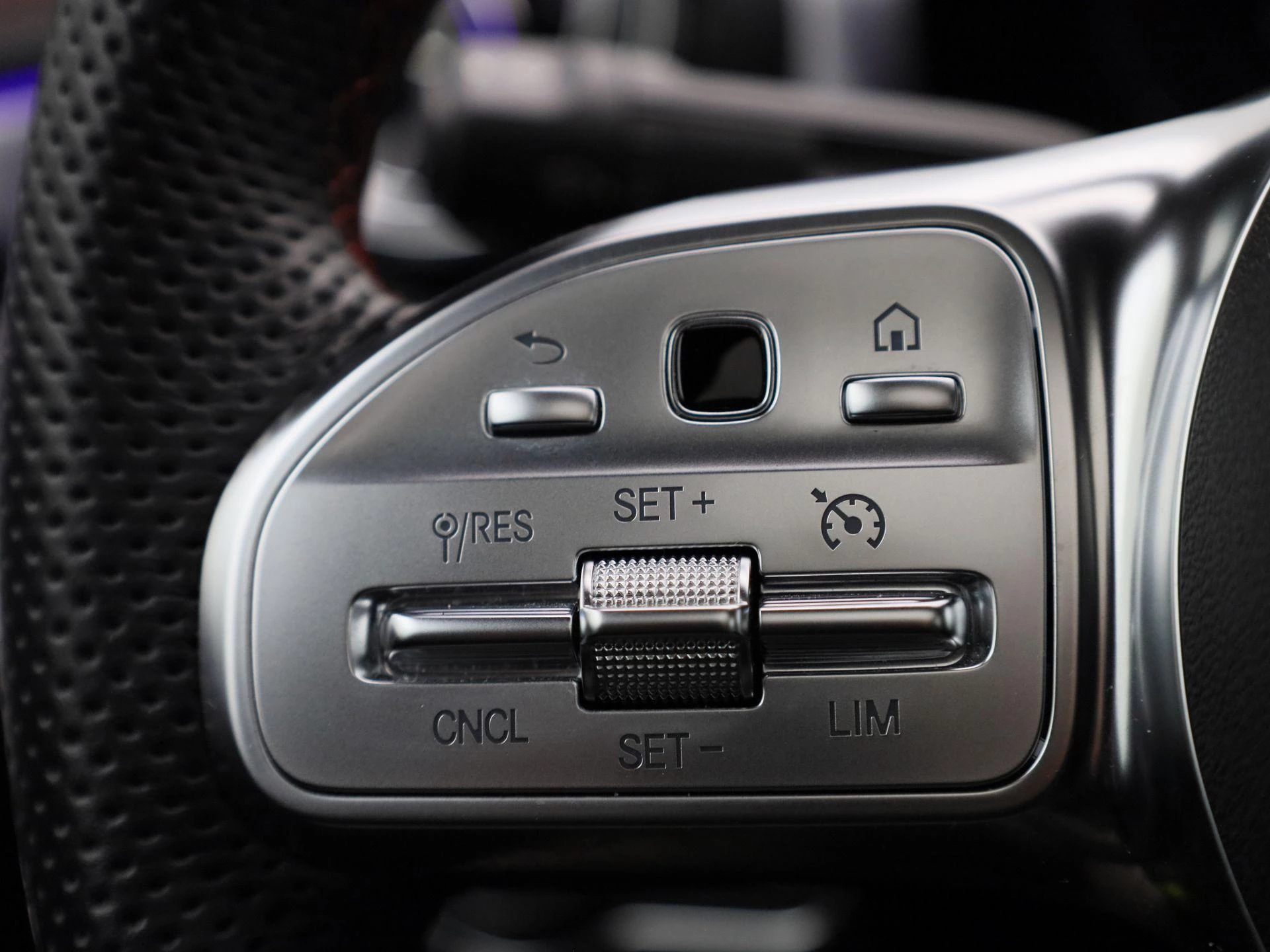 Mercedes-Benz-CLA-image-17
