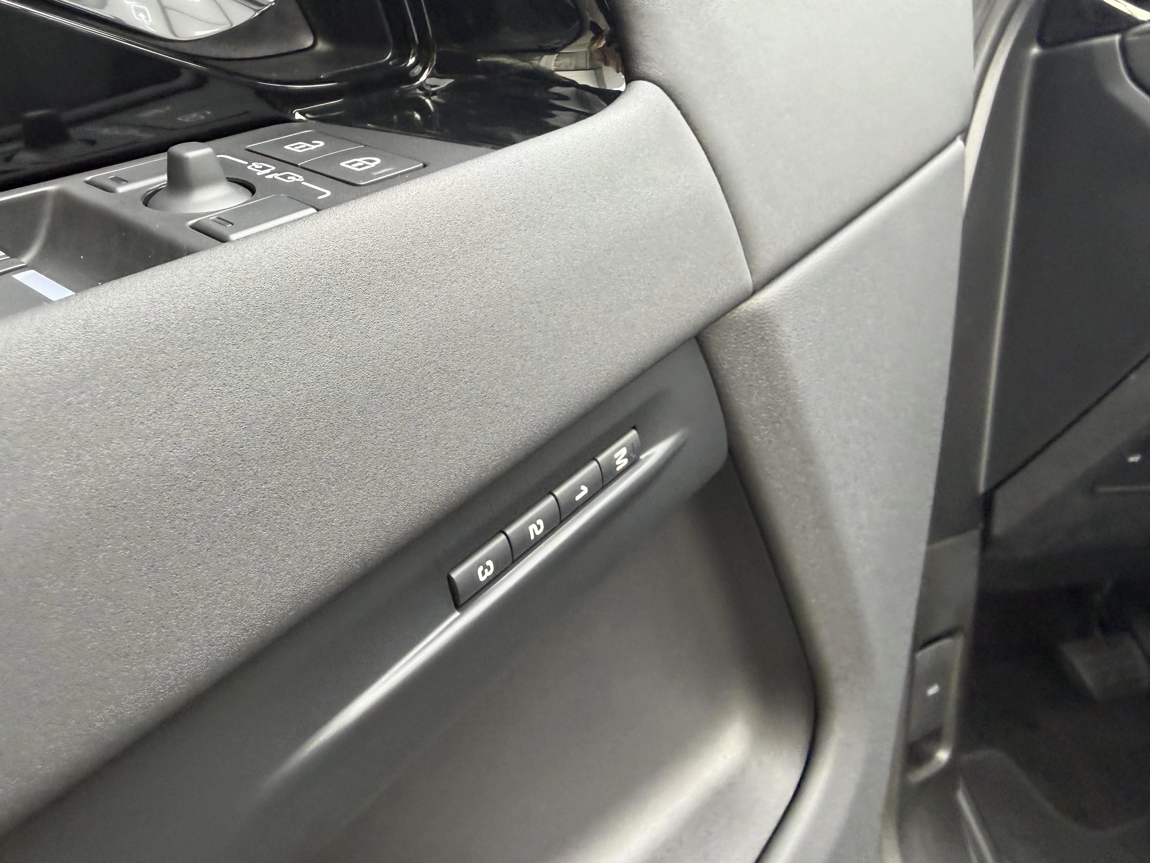 Land Rover-Range Rover Evoque-image-22