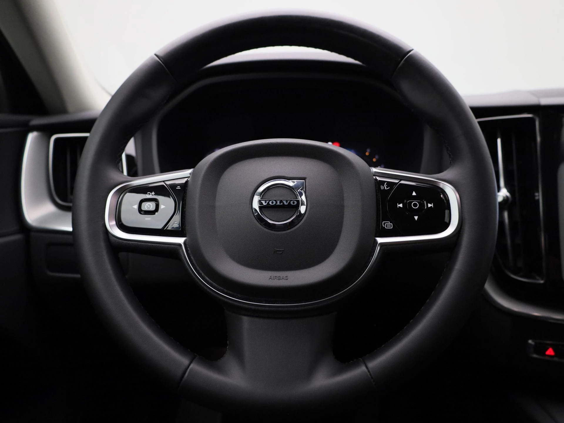Volvo-XC60-image-7