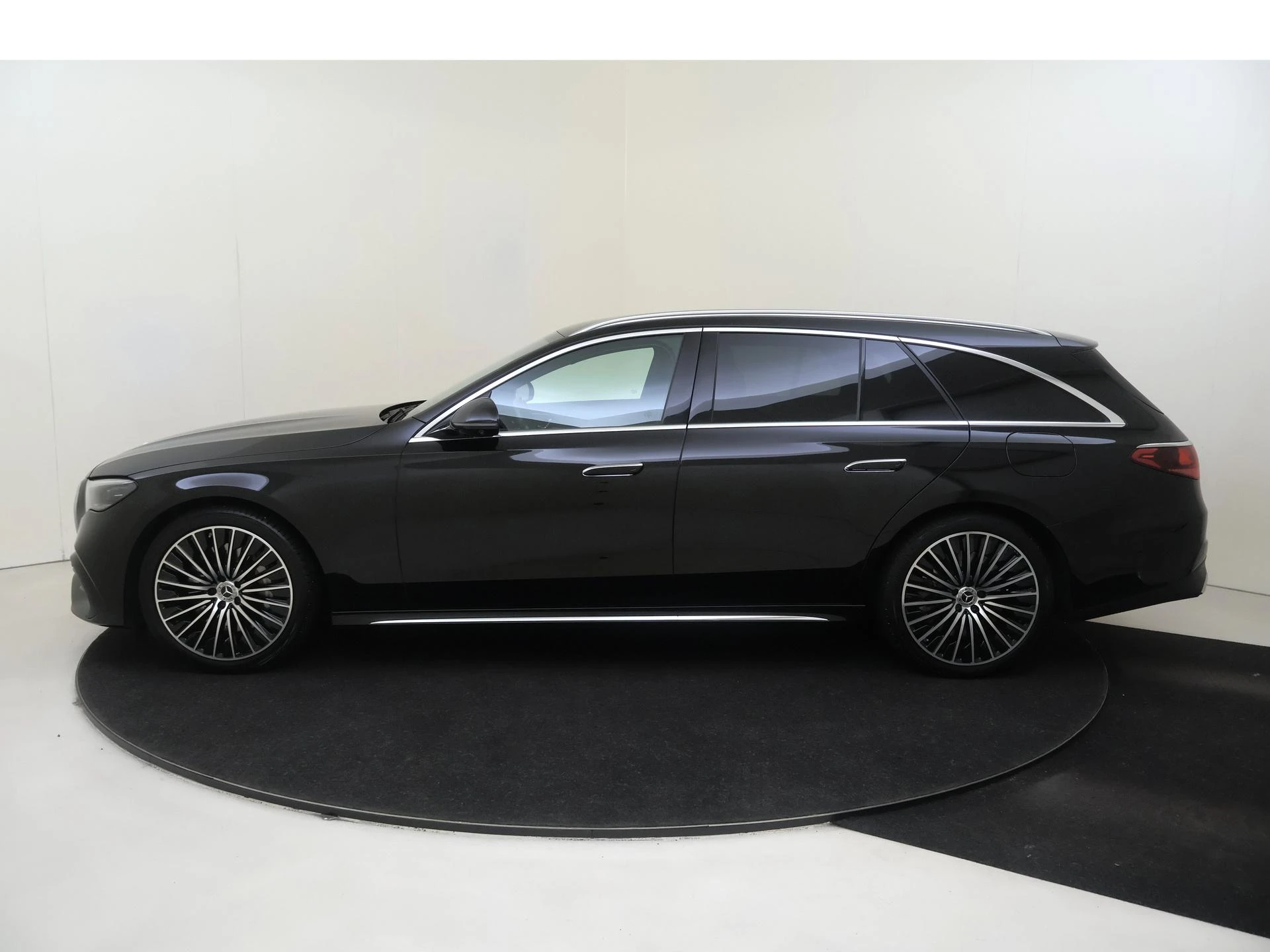 Mercedes-Benz-E-Klasse-image-7