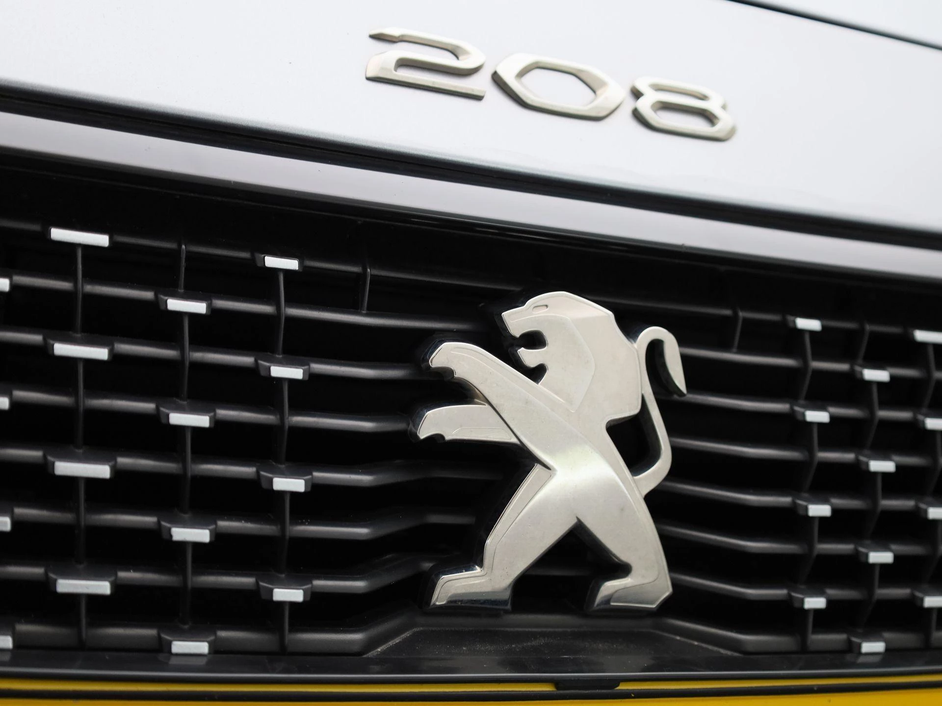 Peugeot-e-208-image-37