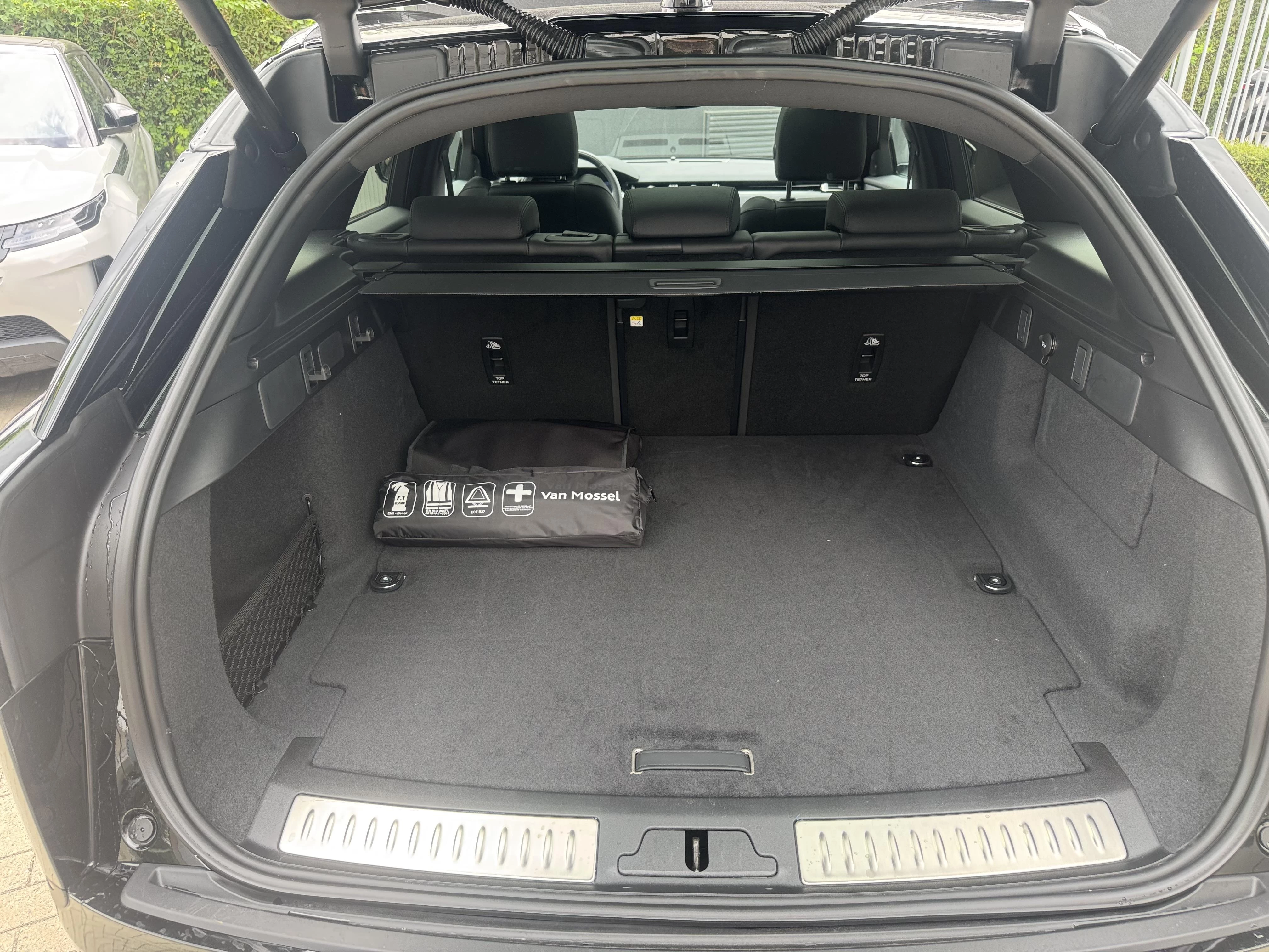 Land Rover Range Rover Velar P400e S AWD Auto. 26MY