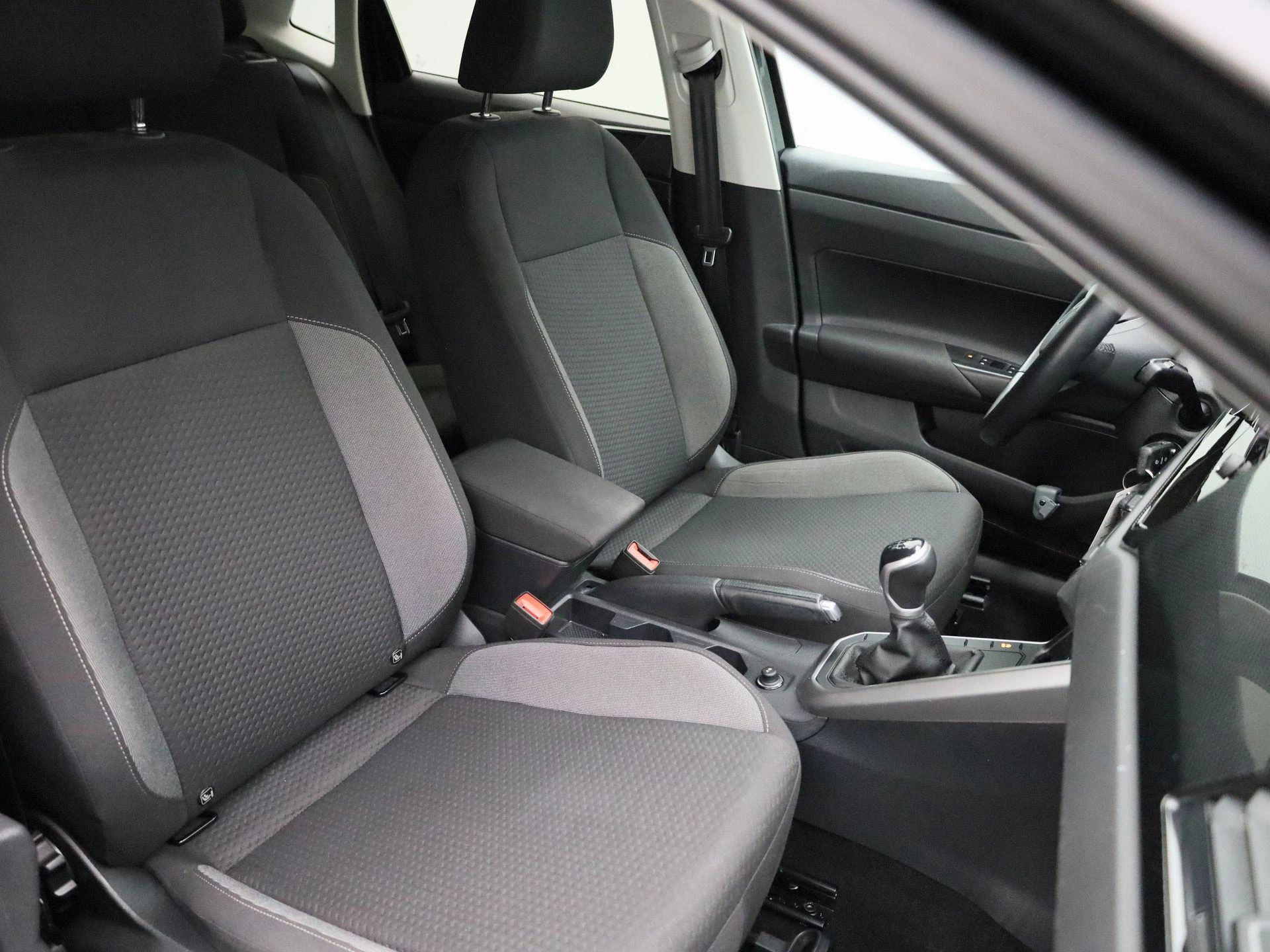 Volkswagen-Polo-image-32