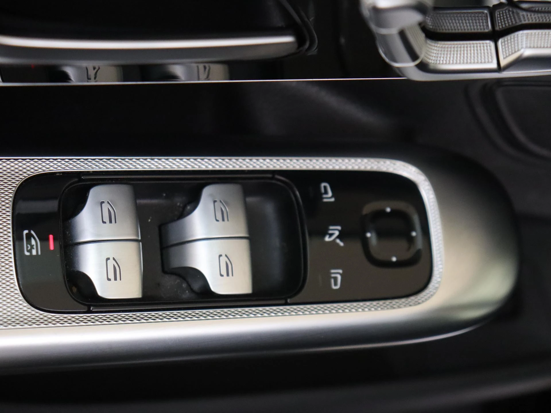 Mercedes-Benz-EQE-image-26