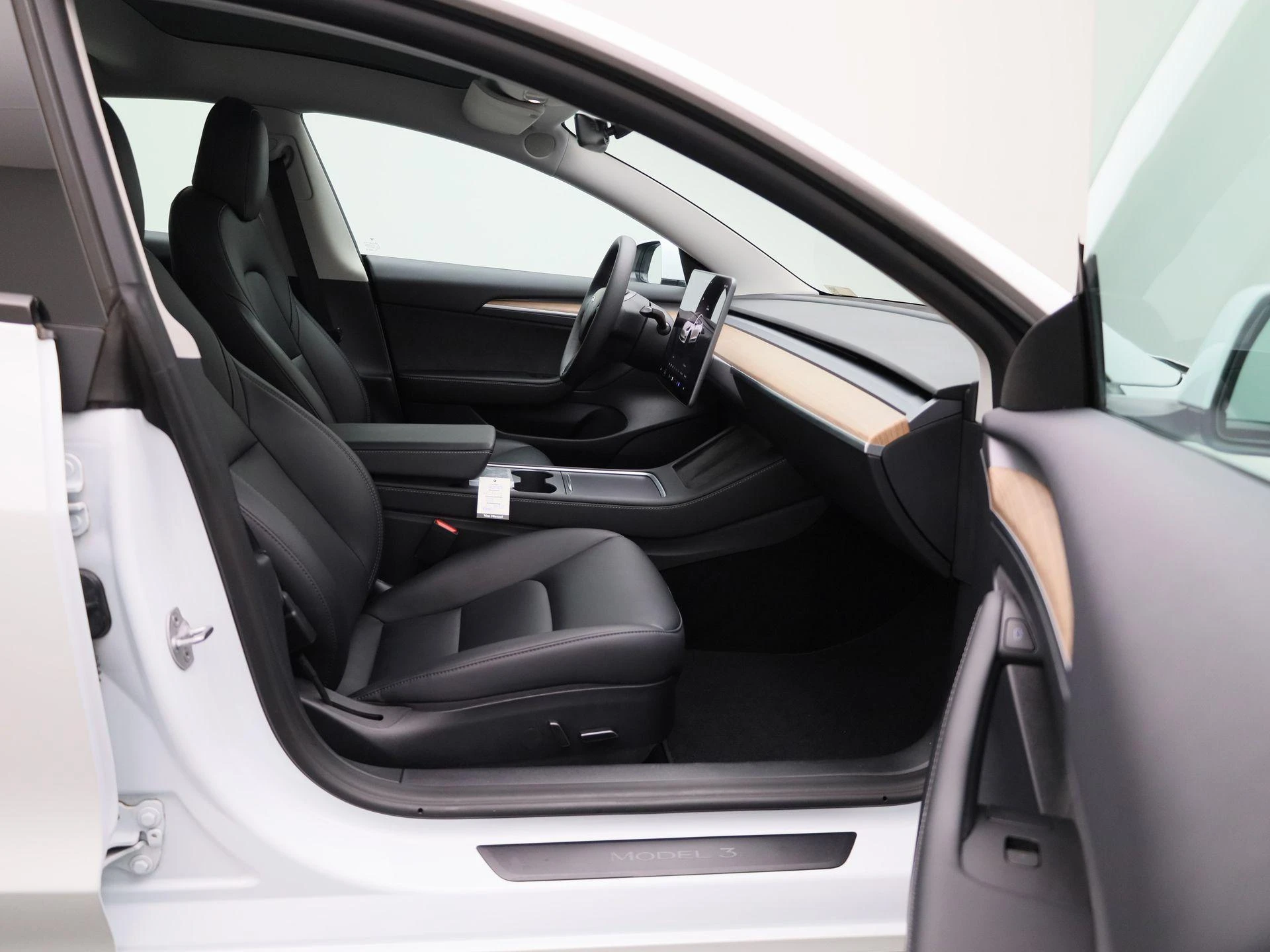 Tesla-Model 3-image-36
