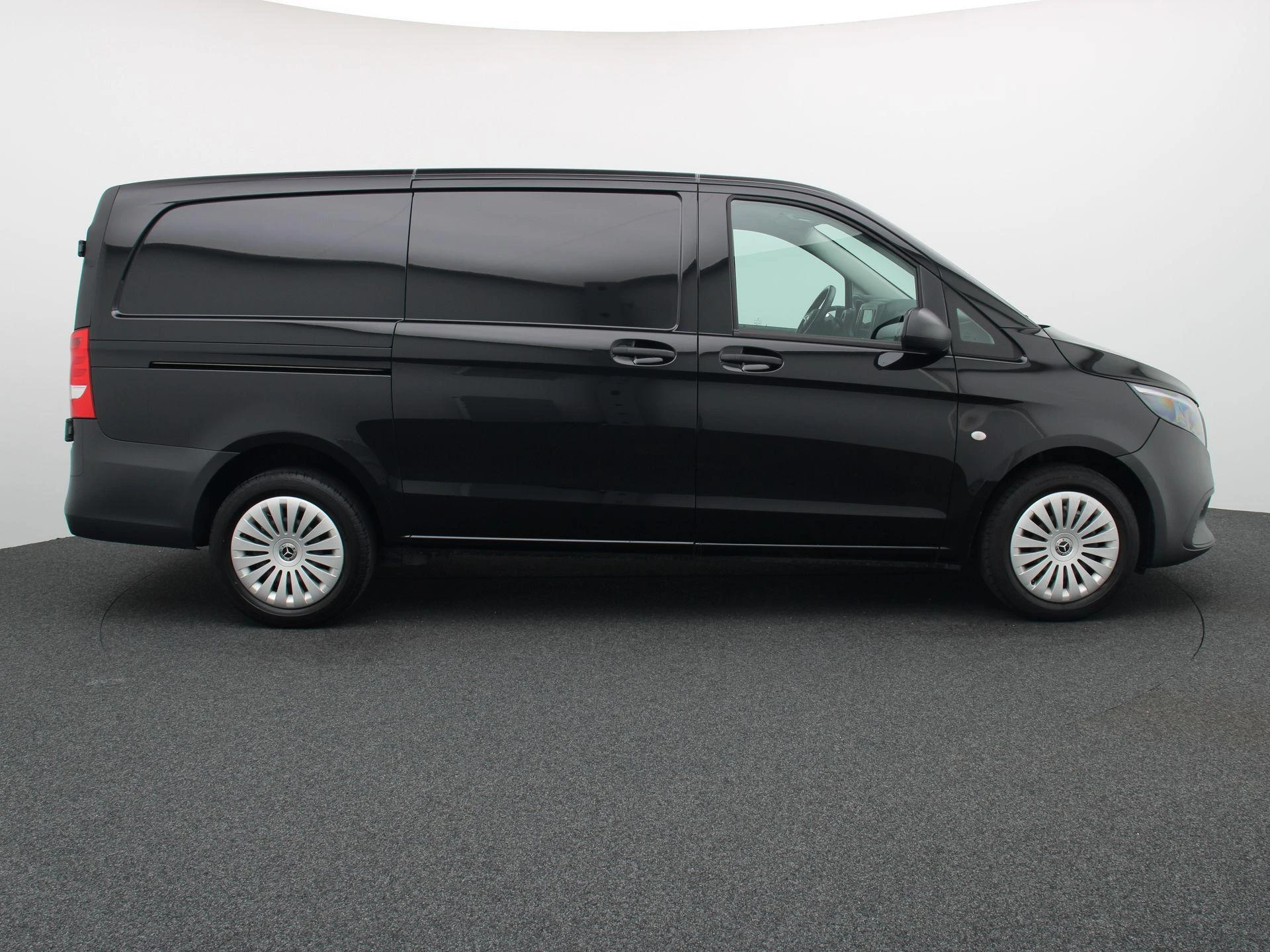 Mercedes-Benz-Vito-image-5