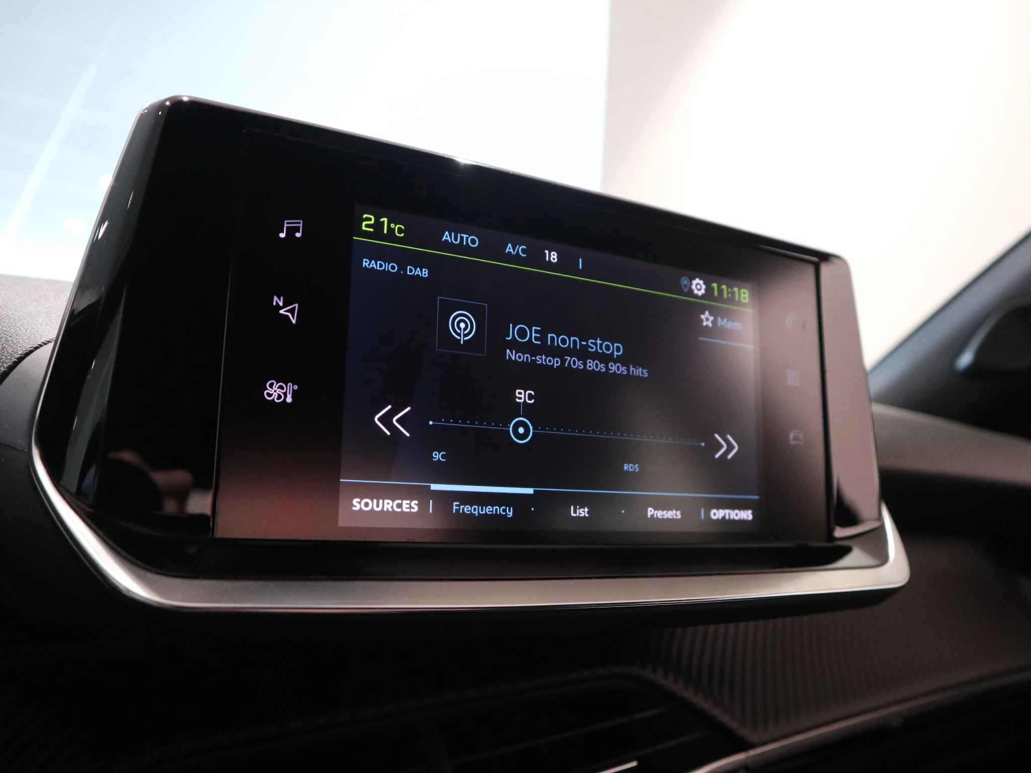 Peugeot-e-2008-image-11