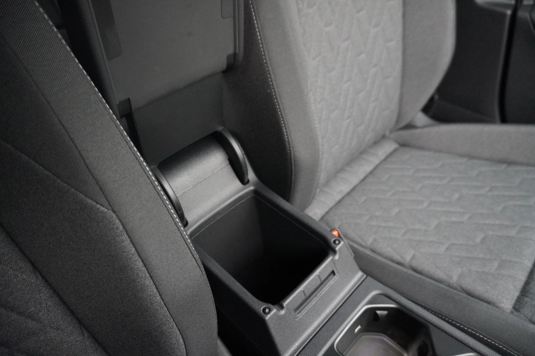 Volkswagen-Golf-image-38