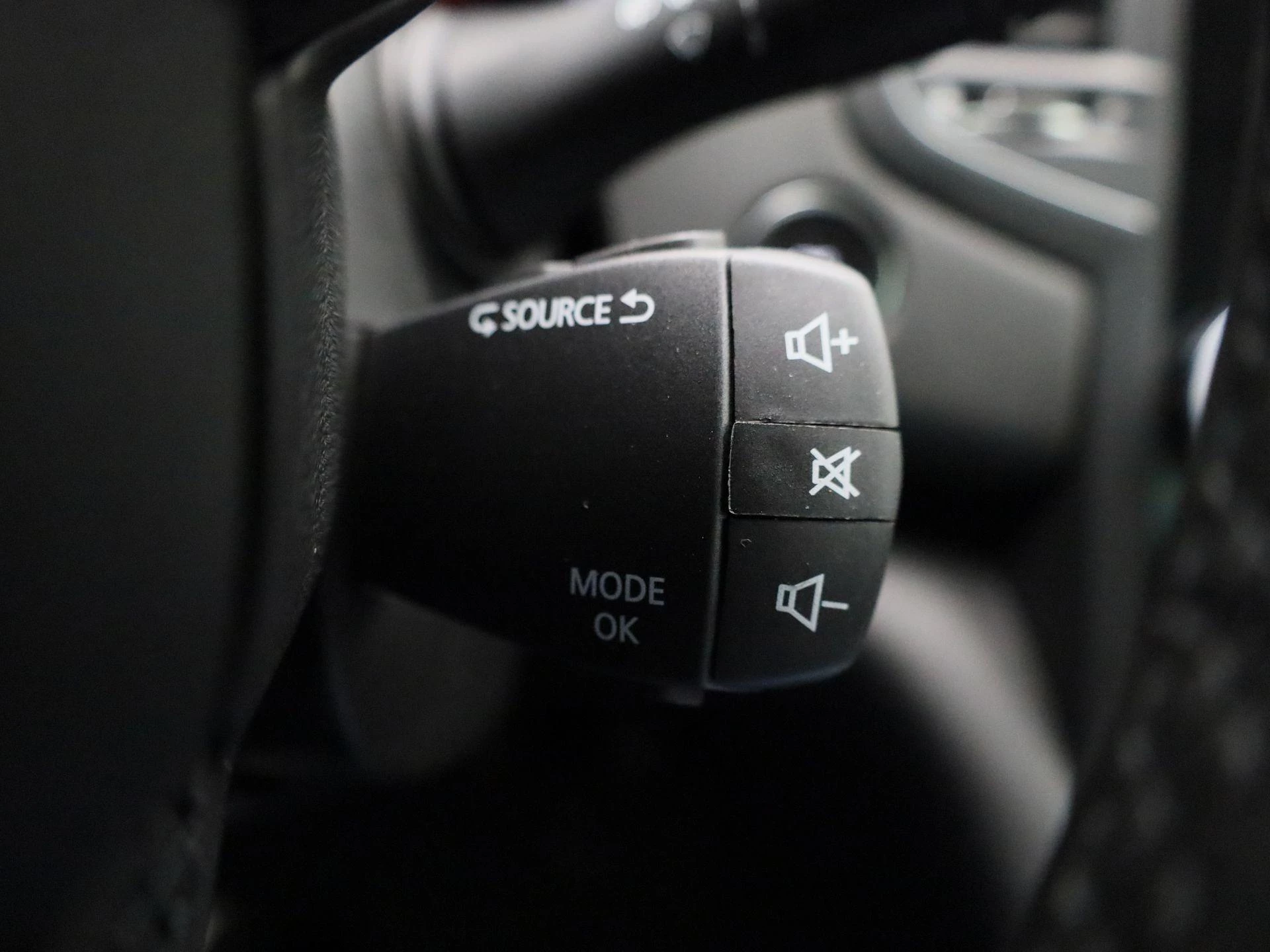 Renault-Mégane Grand Tour-image-19
