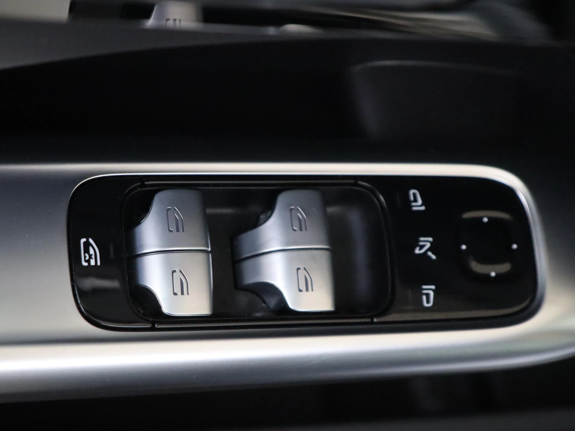 Mercedes-Benz-C-Klasse-image-24