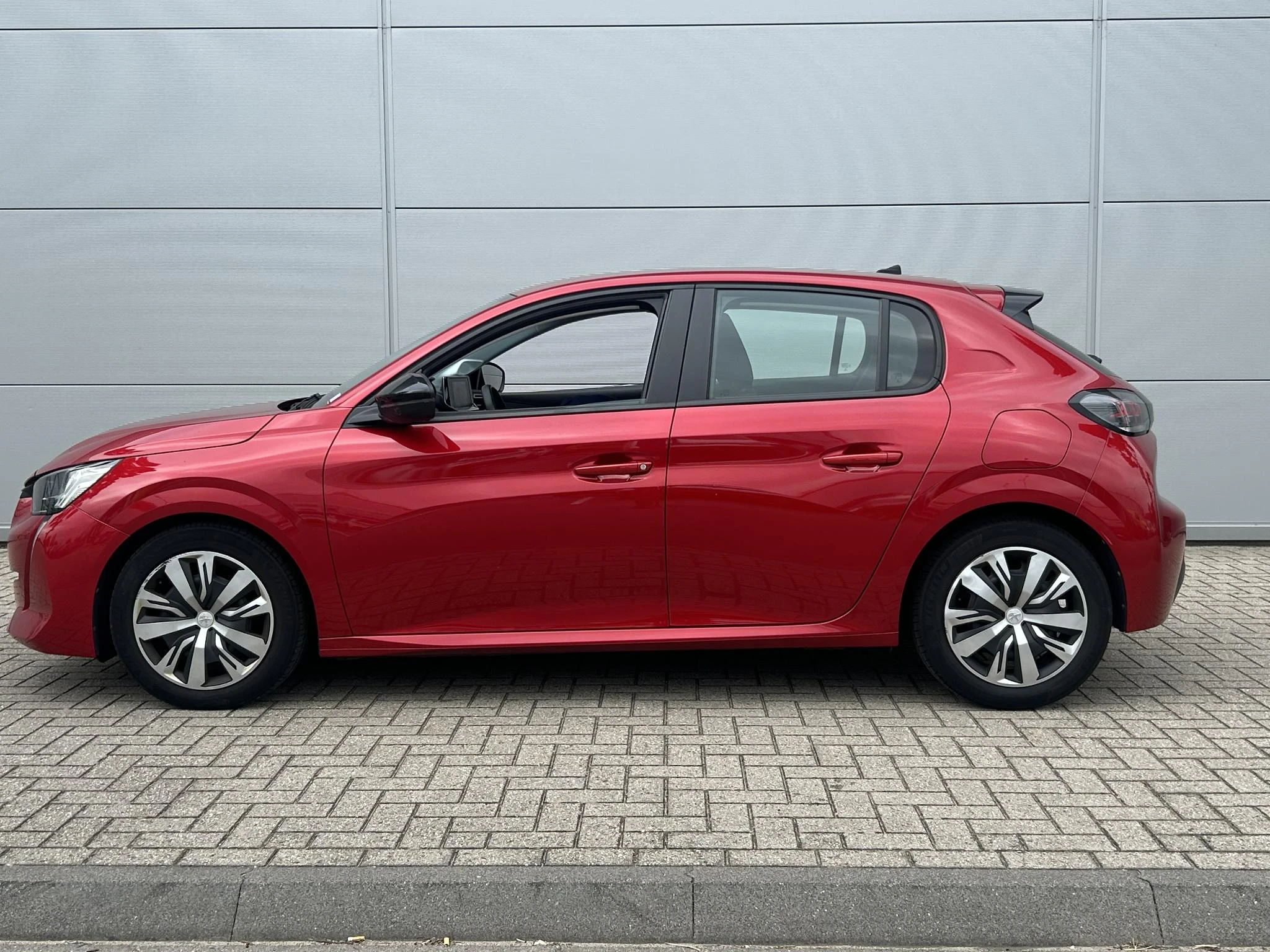 Peugeot-208-image-2