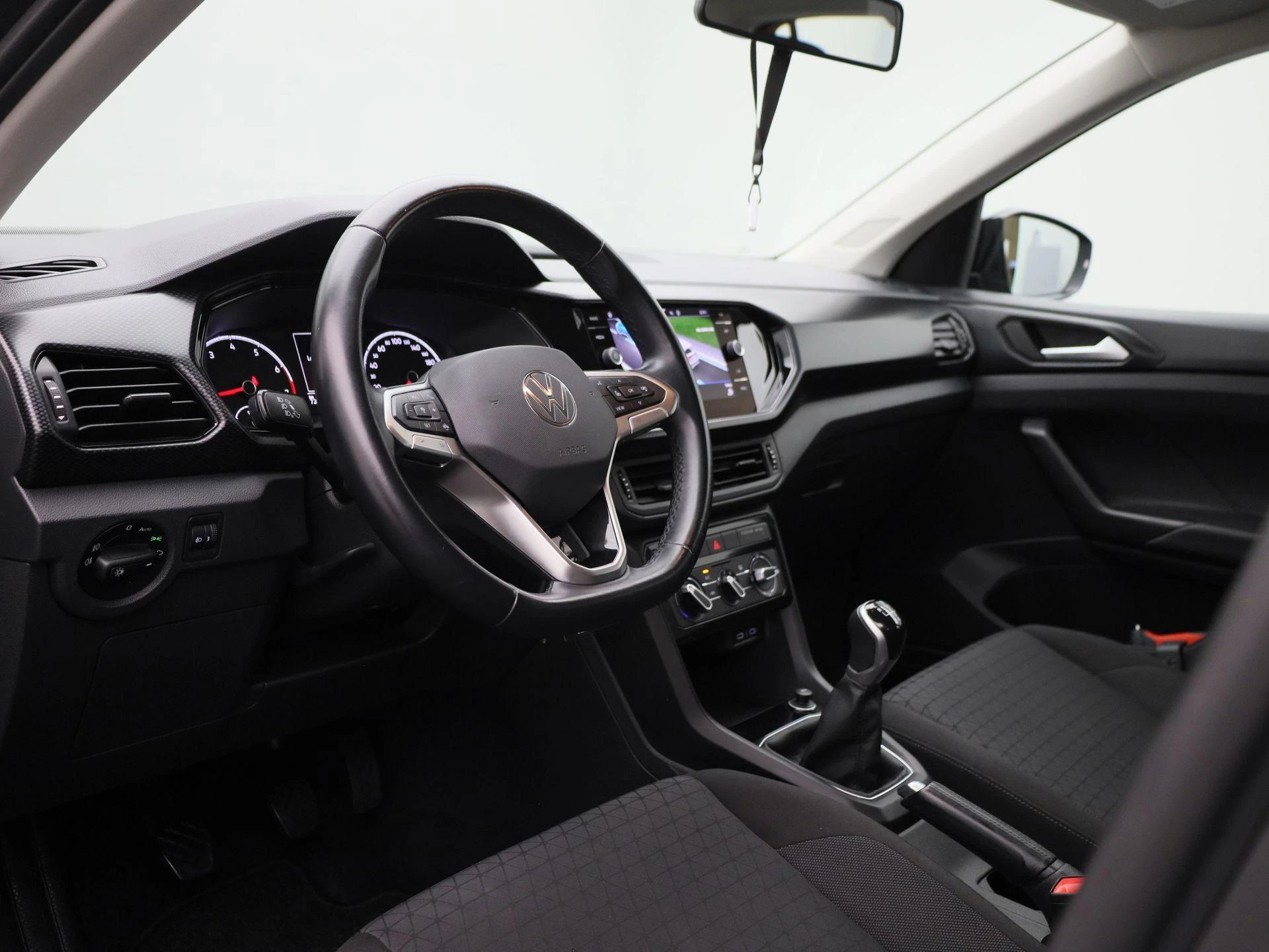 Volkswagen-T-Cross-image-28