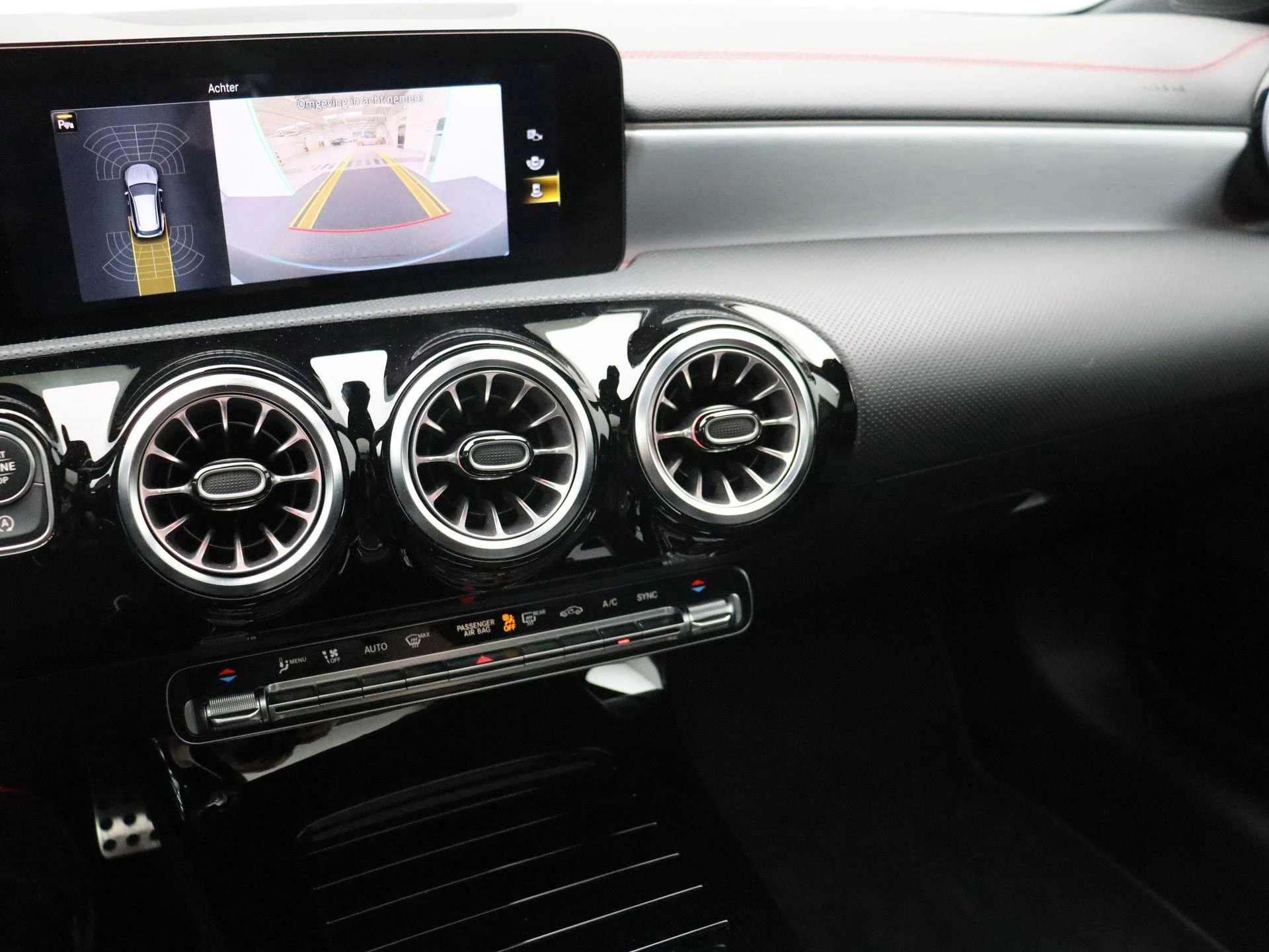 Mercedes-Benz CLA 180 AMG Line Shooting Brake + PANO DAK + MULTIBEAM LED + CARPLAY +